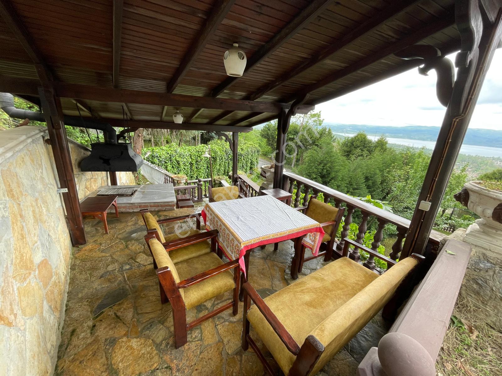 Sapanca’da Site İçinde Göl Manzarlı Satılık Müstakil Villa - Görsel 11