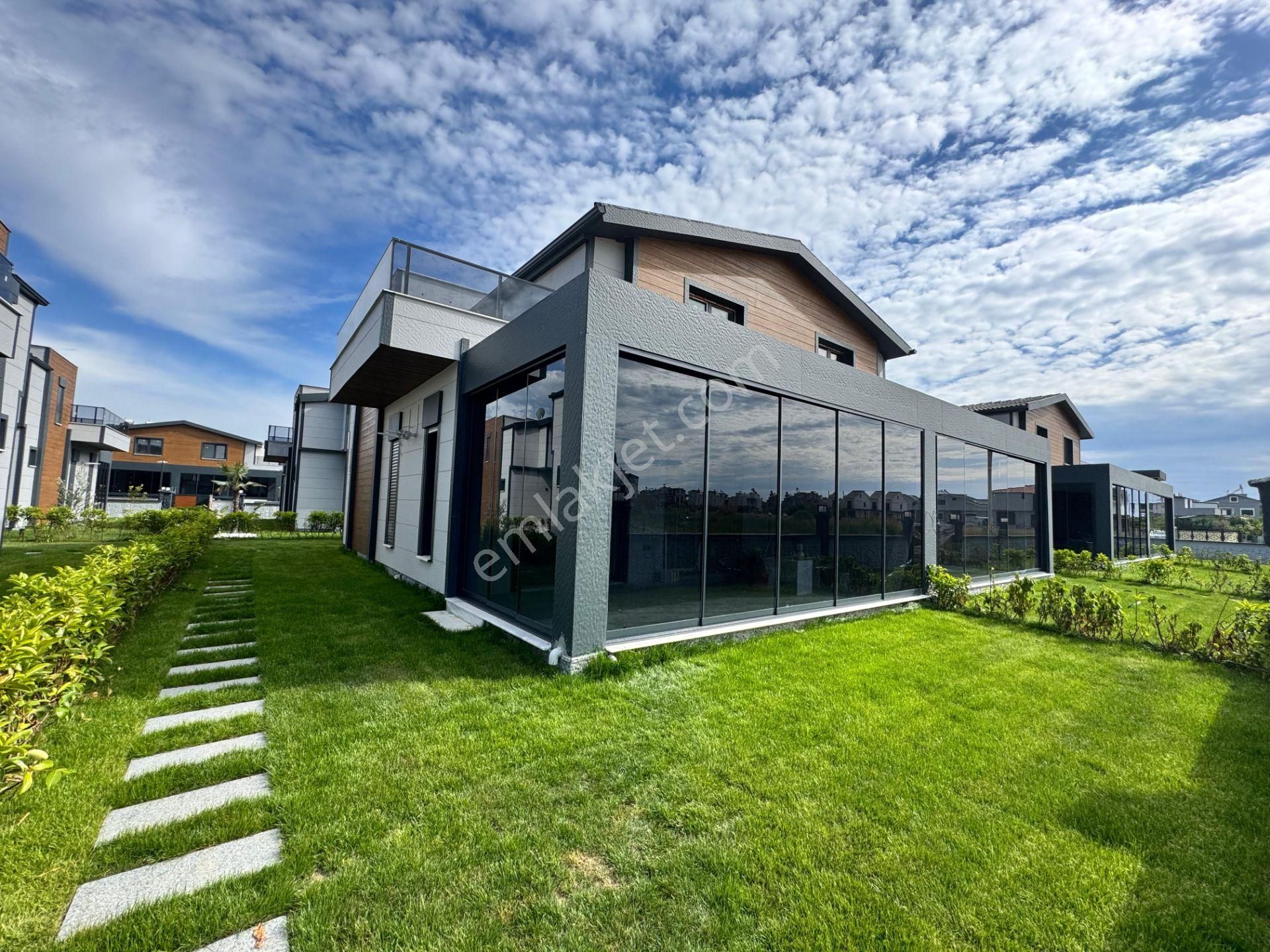 Dikili İsmetpaşa Mah Denize Yürüme Mesafesinde, Satılık Villa