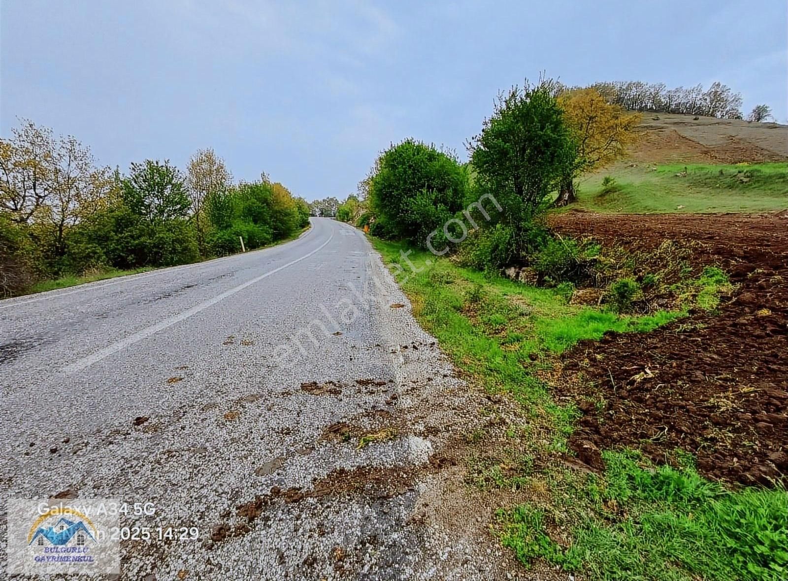 Dursunbey Tafak Köy Girişi Çok Amaçlı Arazi Asfalt Cephe.