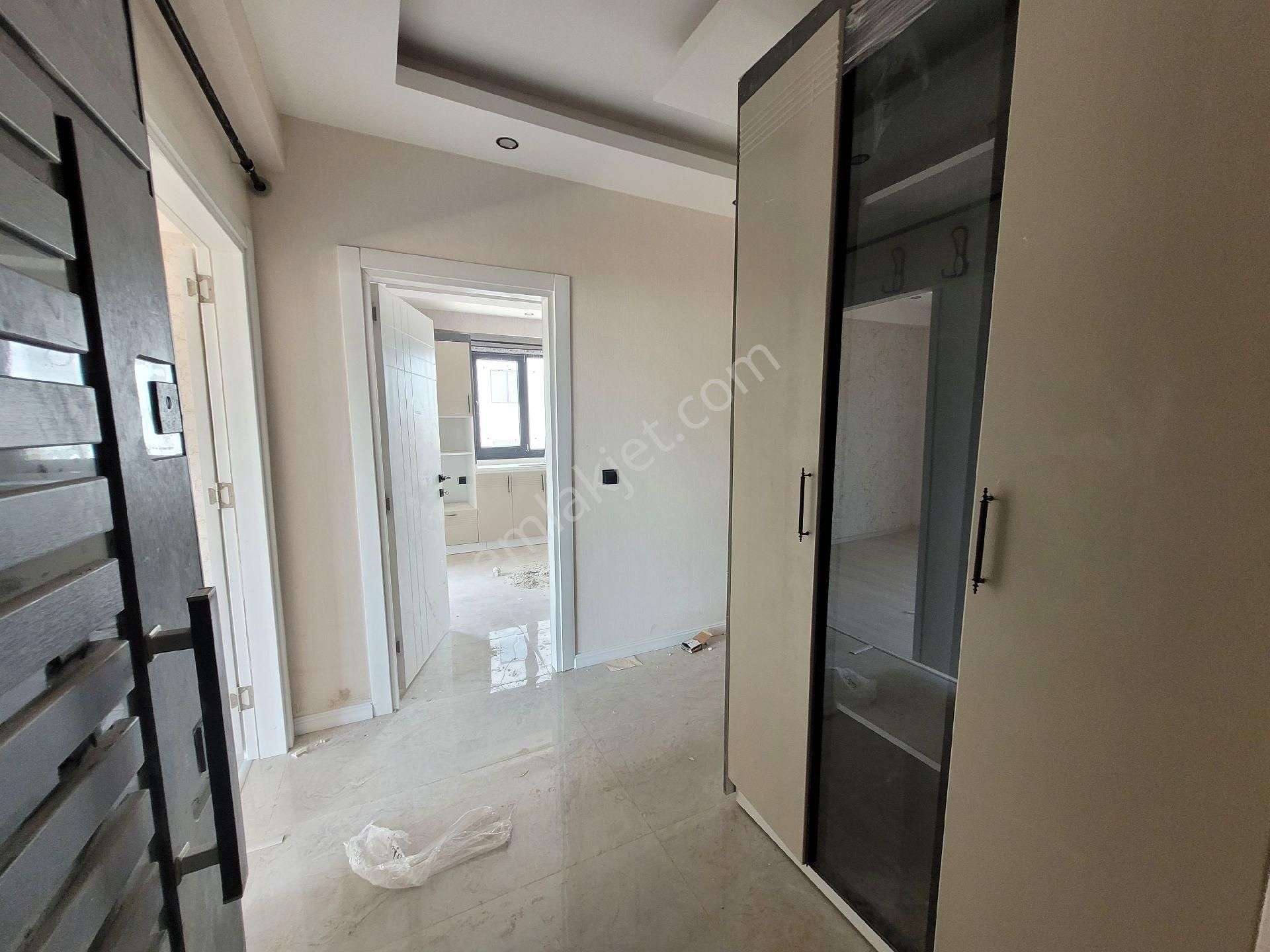 Mehmetcık"te 30m Yol Üzeri Dukkan Üstü 3.kat 2+1 Sıfır Daire