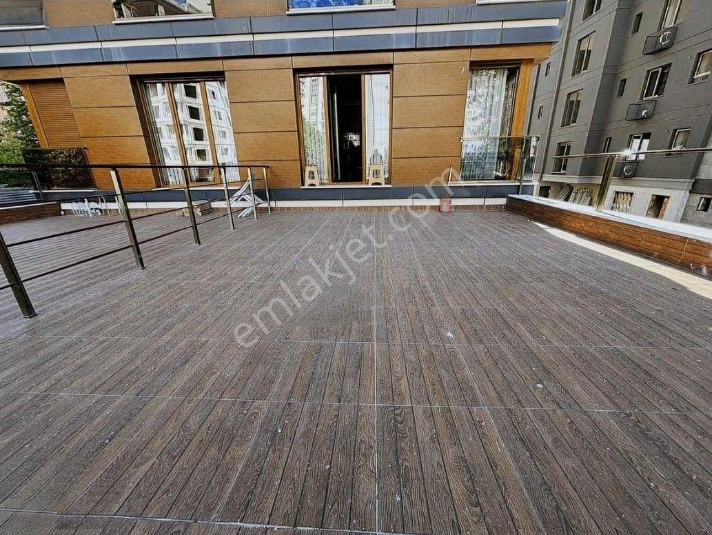 Eriş Emlak Dan Suadiye Kaptan Arif Sokak 6 Yıllık 3+1 145 M2 Eveyn Banyolu