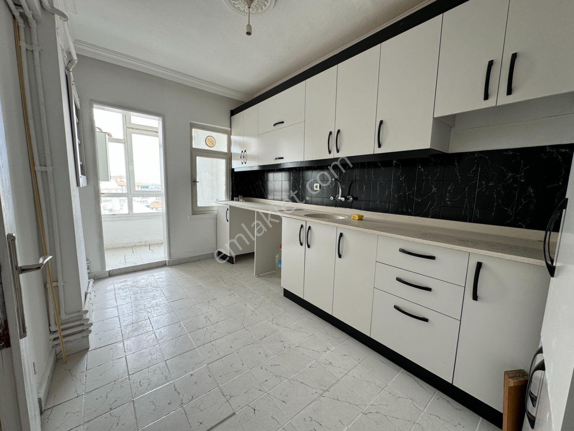 Nasip Emlak'tan 3+1 Ara Kat Asansörlü Site İçerisinde 8. Kat Daire