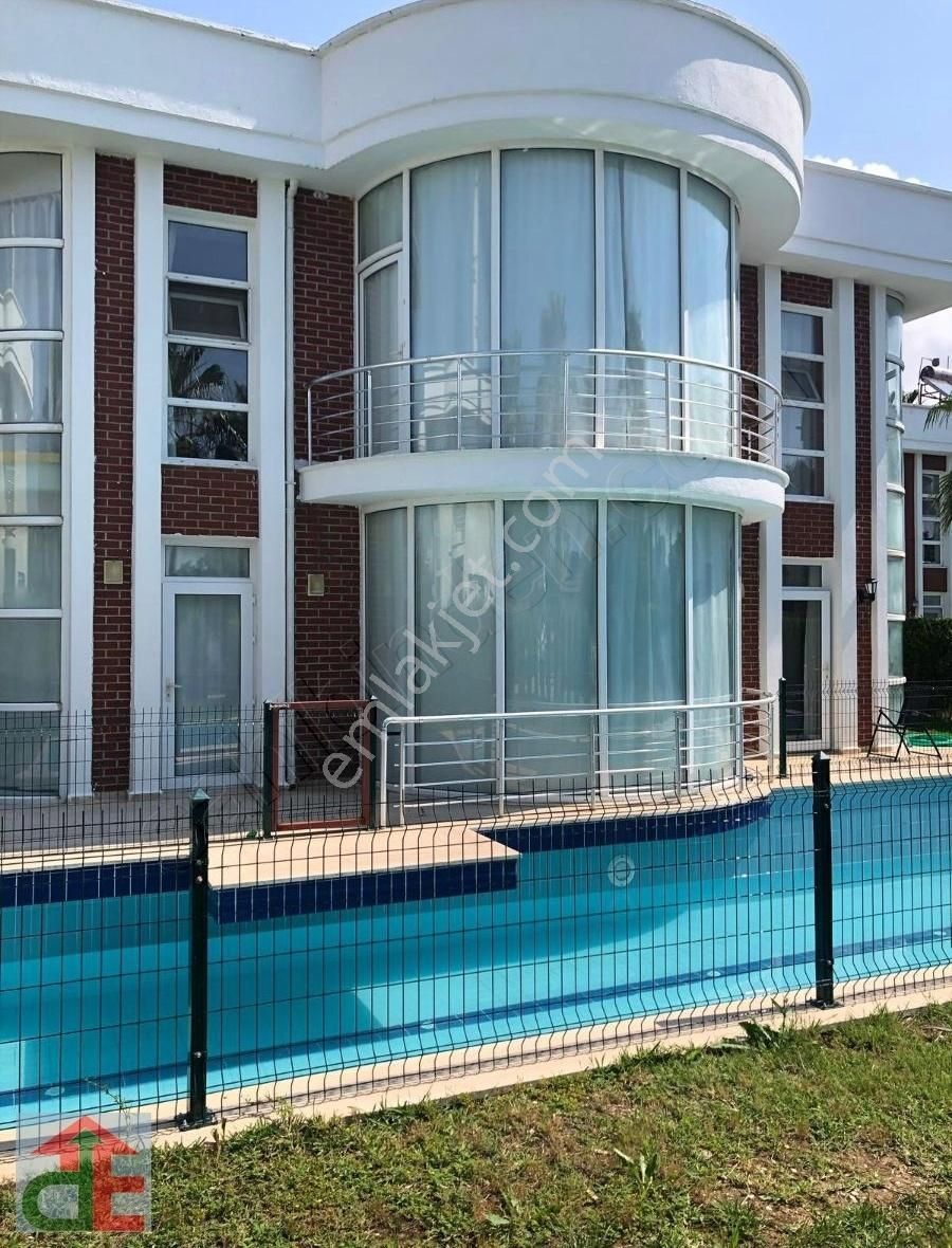 Belekte Denize Yakın Müstakil Havuzlu 4+1 Satılık Villa