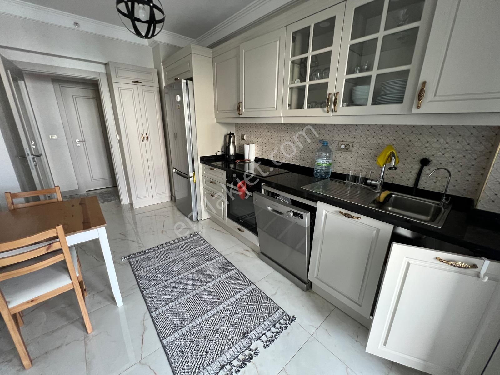 Etimesgut Yeşilova Mah. Mevaşehir'de Eşyalı 3+1 Kiralık Daire