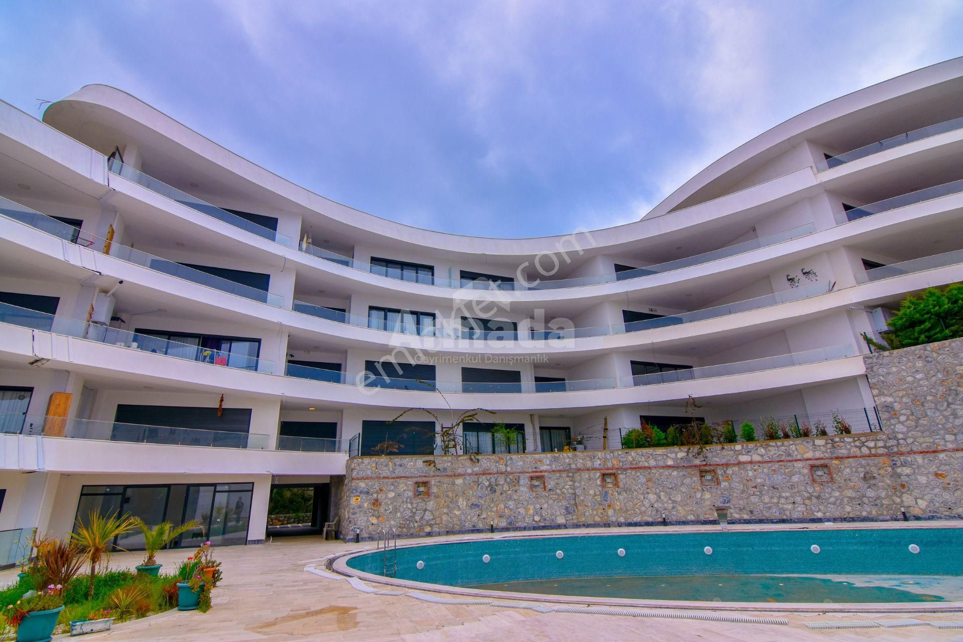 Kuşadası'nda Panoramik Deniz Manzaralı Satılık 3+1 Daire