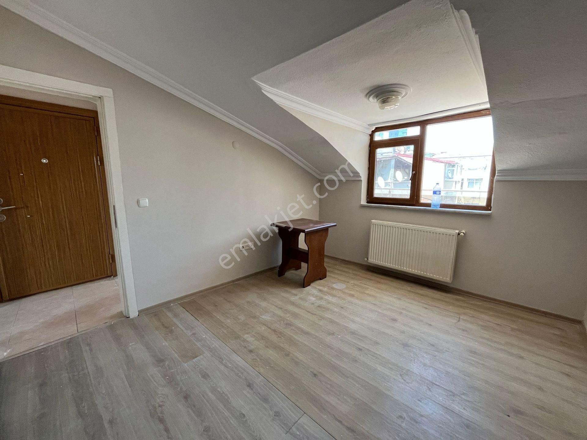 4.levent Metroya 3dk,1+1,65m2,çatı Katı,kiralık Daire Artum'dan