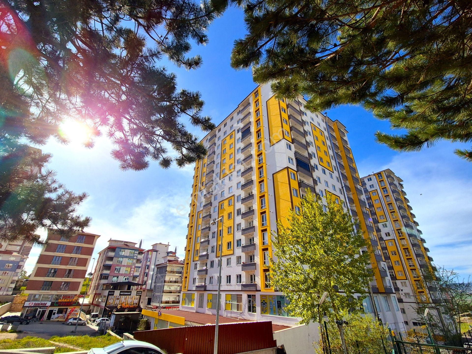 Garanti Emlak'tan, Üniversite Girişinde, Site İçi Eşyalı Daire.