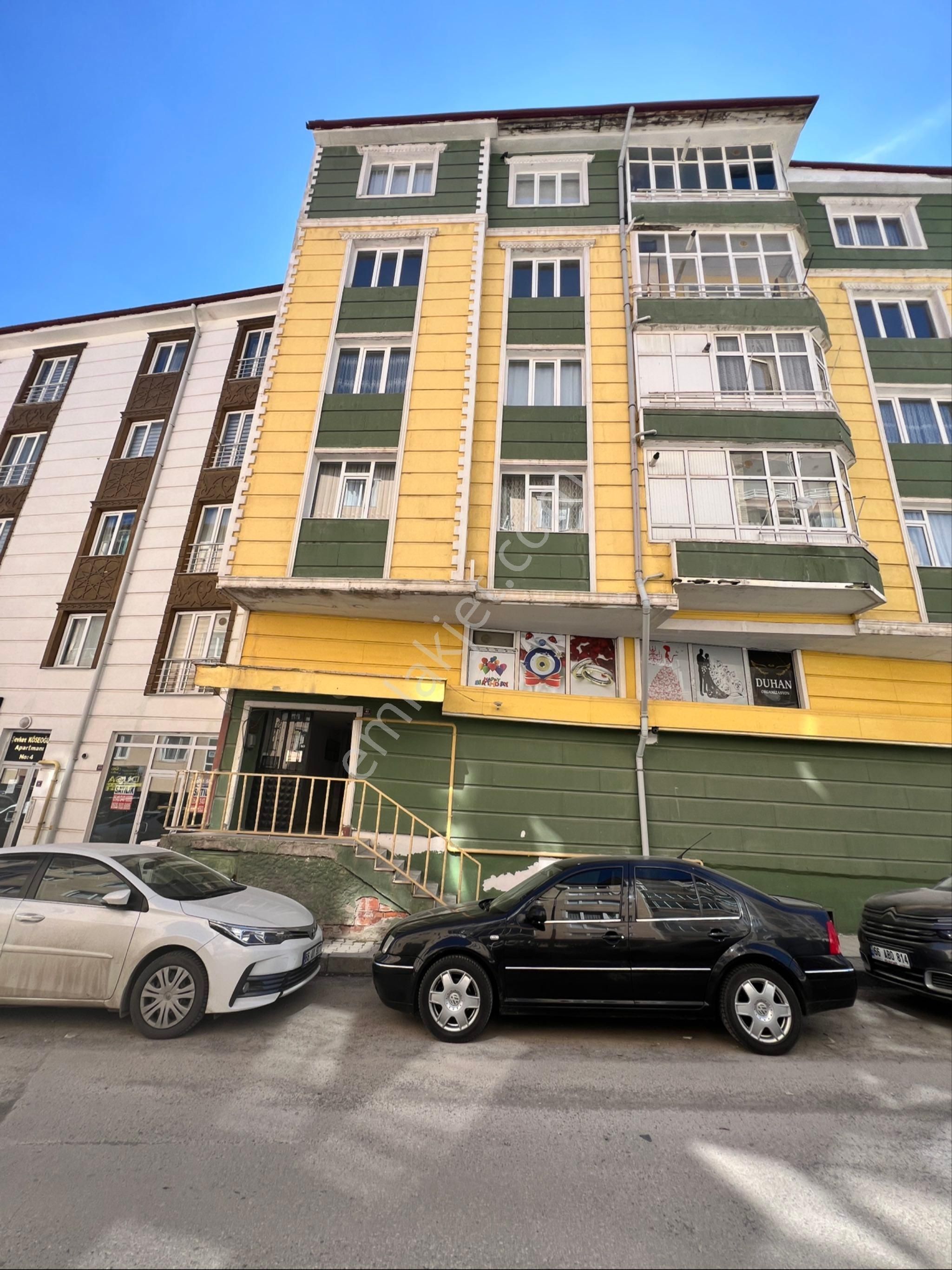 Sefa Emlak’tan Belediye Yanı Kiralık 3+1 Daire
