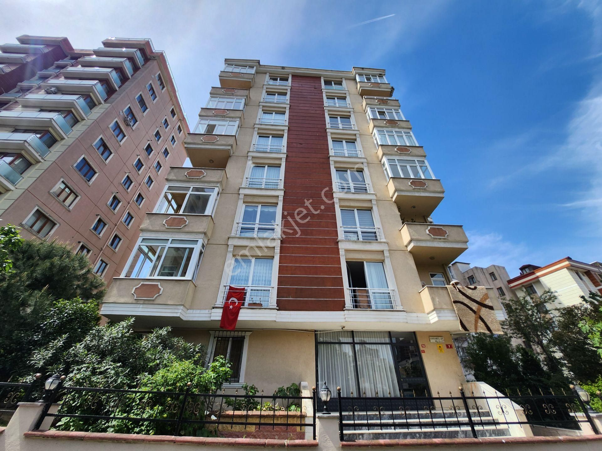 Ataşehir Küçükbakkalköy'de Satılık 3+1 Daire