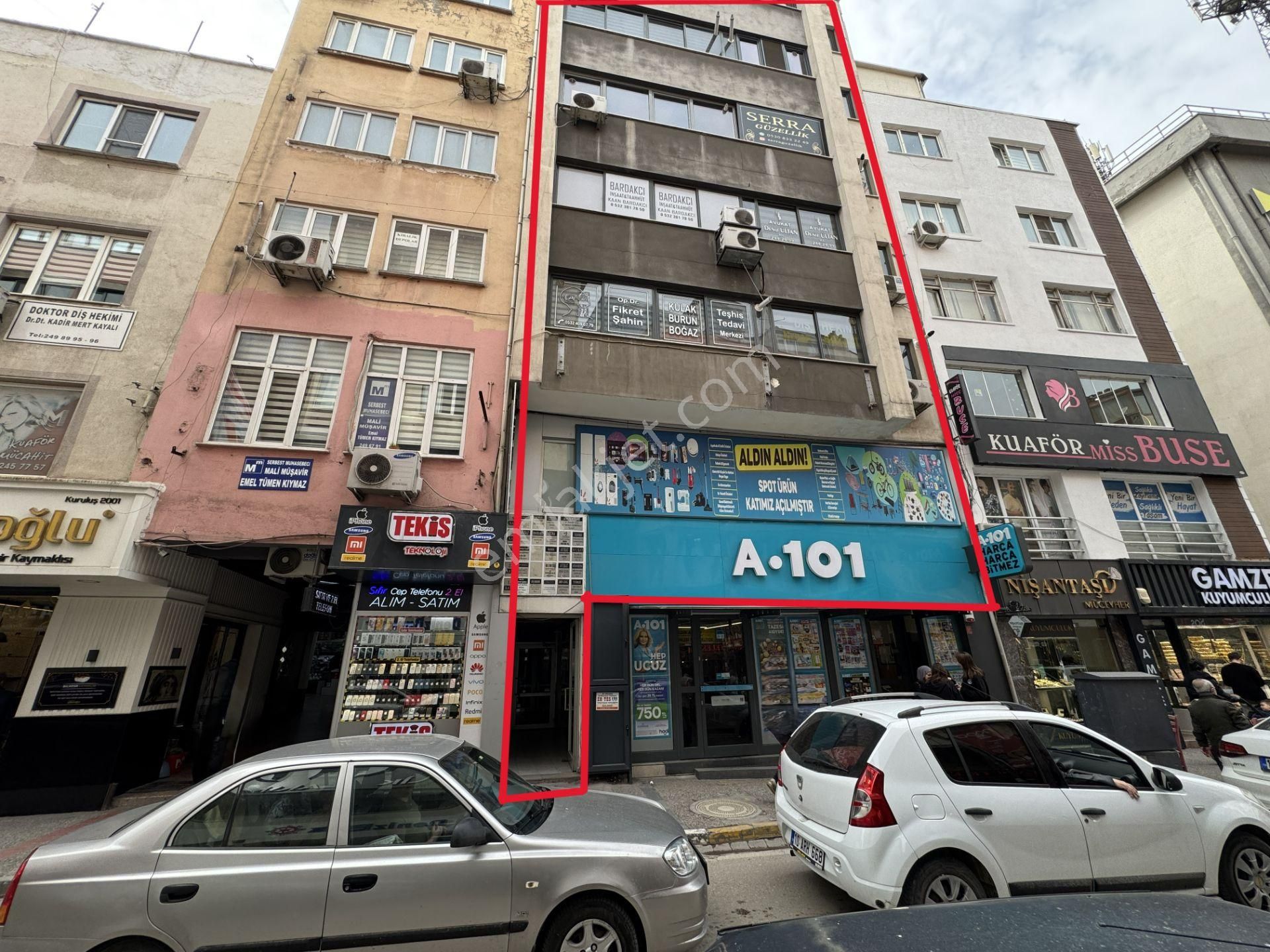 Re/max İnci'den Karesi Çarşı Merkez'de Kiralık 1+1 Ofis