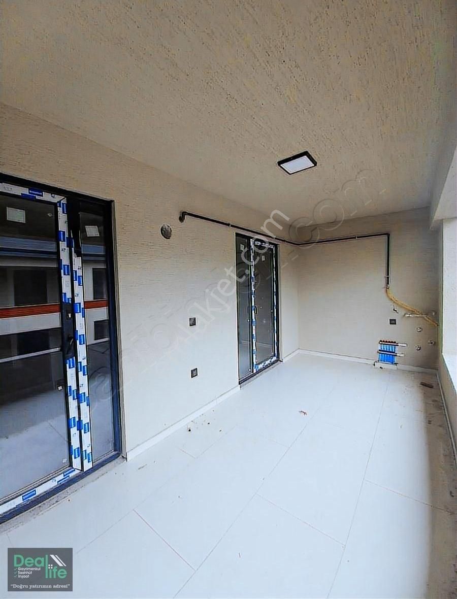 Deallife'dan Fsm Butik Site İçi 3+1 Üst Kat Beton Çatı Teraslı