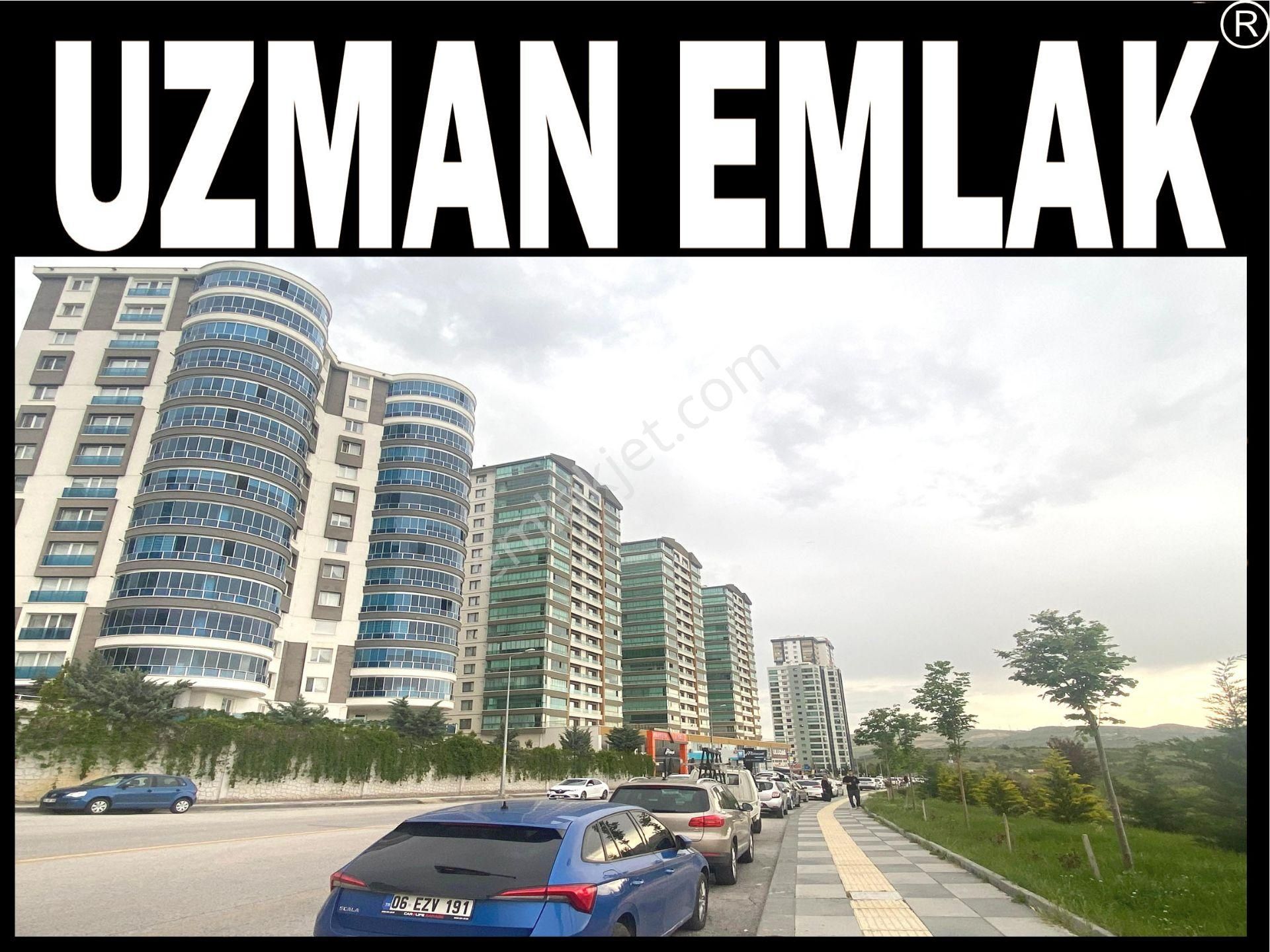 Sitede Ebebeyn Banyolu Giyinme Odalı Çift Asansörlü Cadde Üstü 4+1 Daire