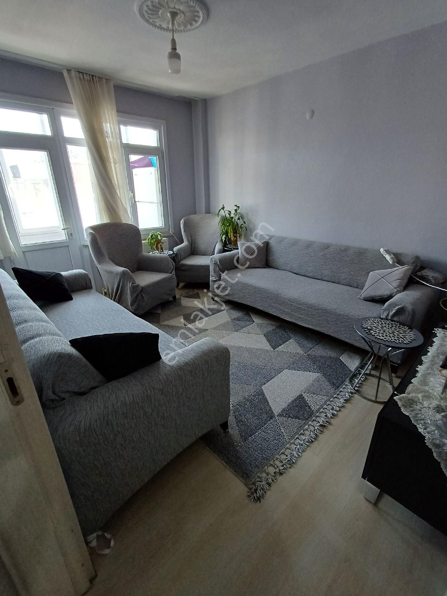 Bağcılar 100 Yıl 42 Evler De Cumartesi Pazarına Yakın 2 +1 Daire