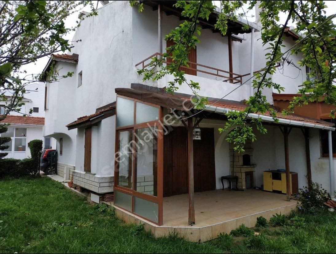 Müstakil Bahçeli, Eşyalı, Ortak Havuzlu Villa