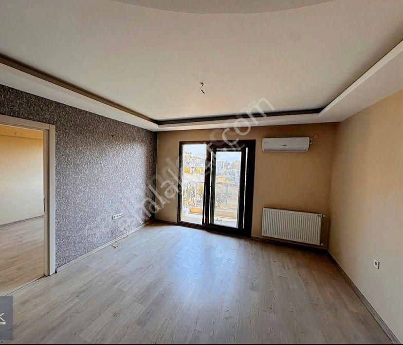 İpk'dan Havuzlu Site İçerisinde 1+1 Kiralık Geniş Daire