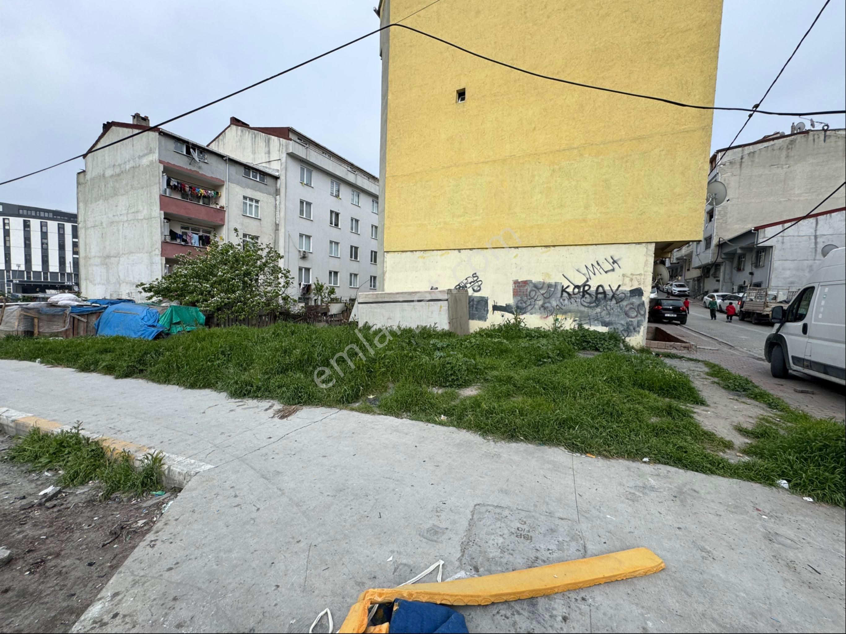 Osmangazi Mah'da Köşebaşı Ve Cadde Üstü 205 M² Kiralık Boş Arsa