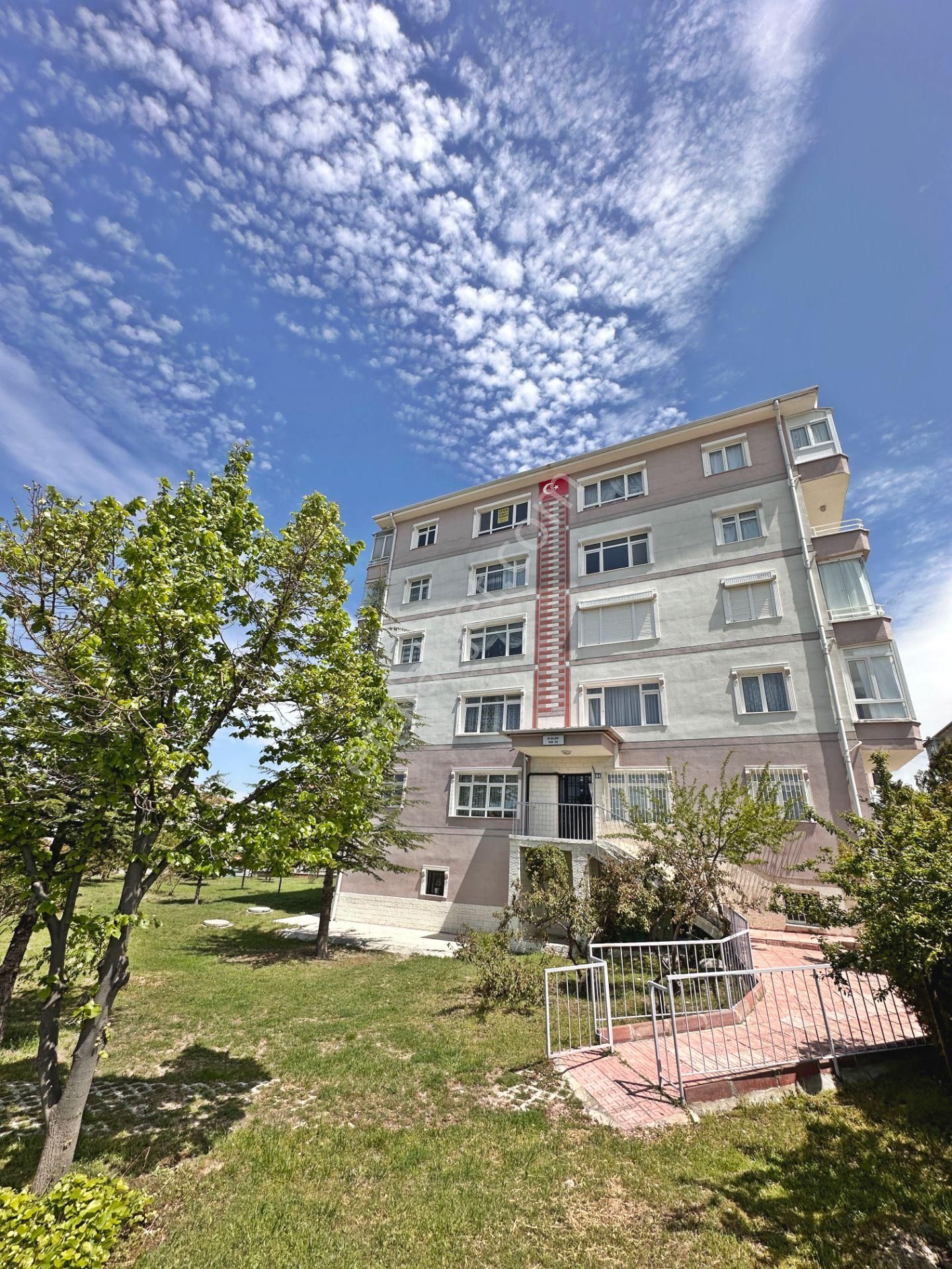 Kıbrıs Köyünde Site İçinde Manzaralı Önü Açık 3+1 Satılık Daire