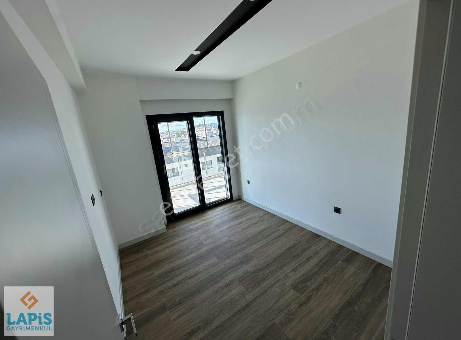 Kuşadası Merkezde-havuz-yerden Isıtma-doğalgaz-otopark-güvenlik - Görsel 15