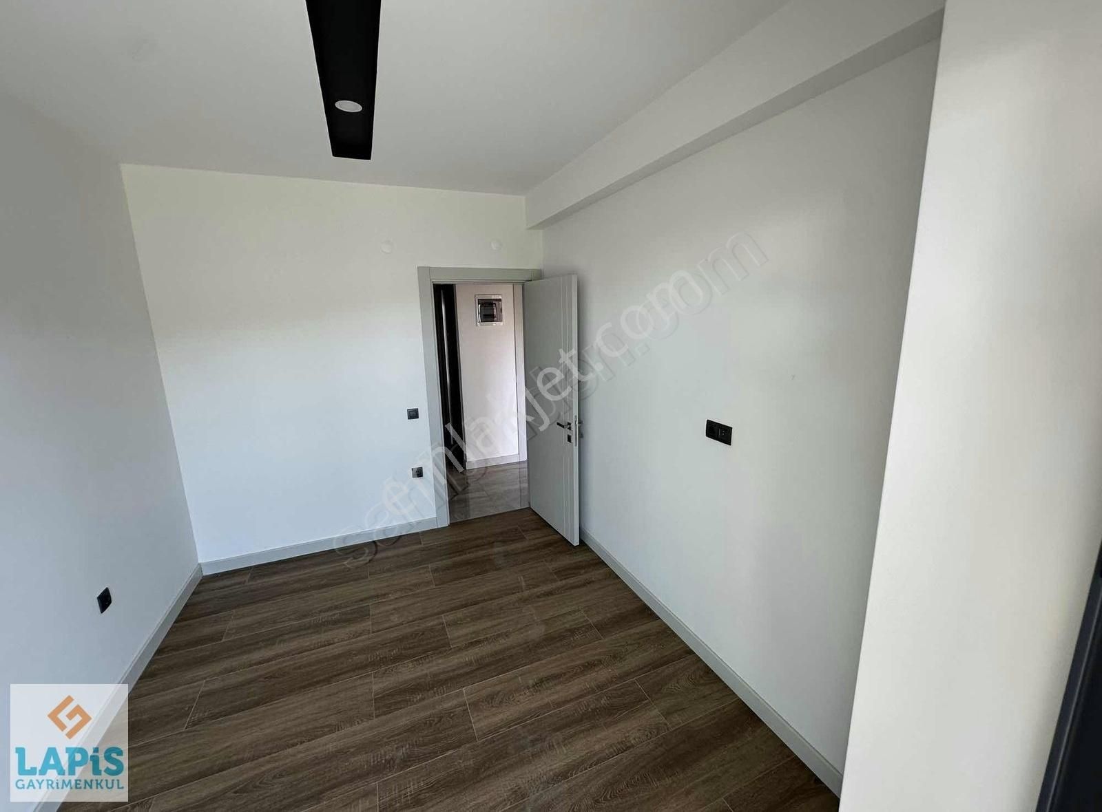 Kuşadası Merkezde-havuz-yerden Isıtma-doğalgaz-otopark-güvenlik - Görsel 21