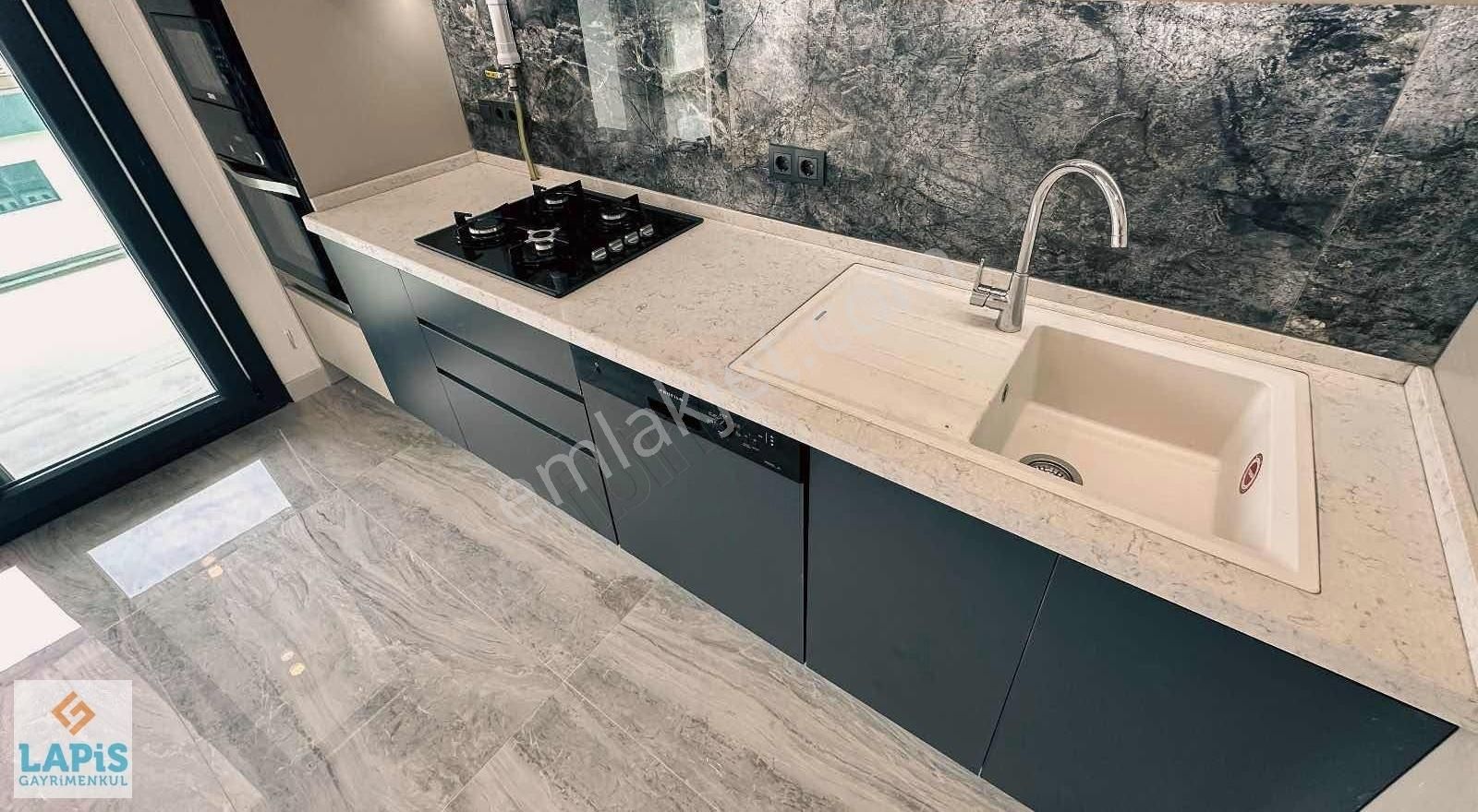 Kuşadası Merkezde-havuz-yerden Isıtma-doğalgaz-otopark-güvenlik - Görsel 24