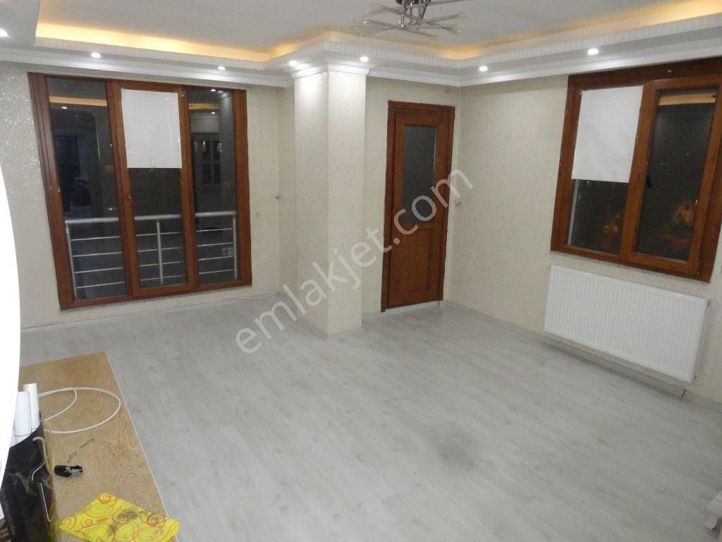 Küçükçekmece Fatih Mahallesinde Kiralık 3+1 120 M2 Daire