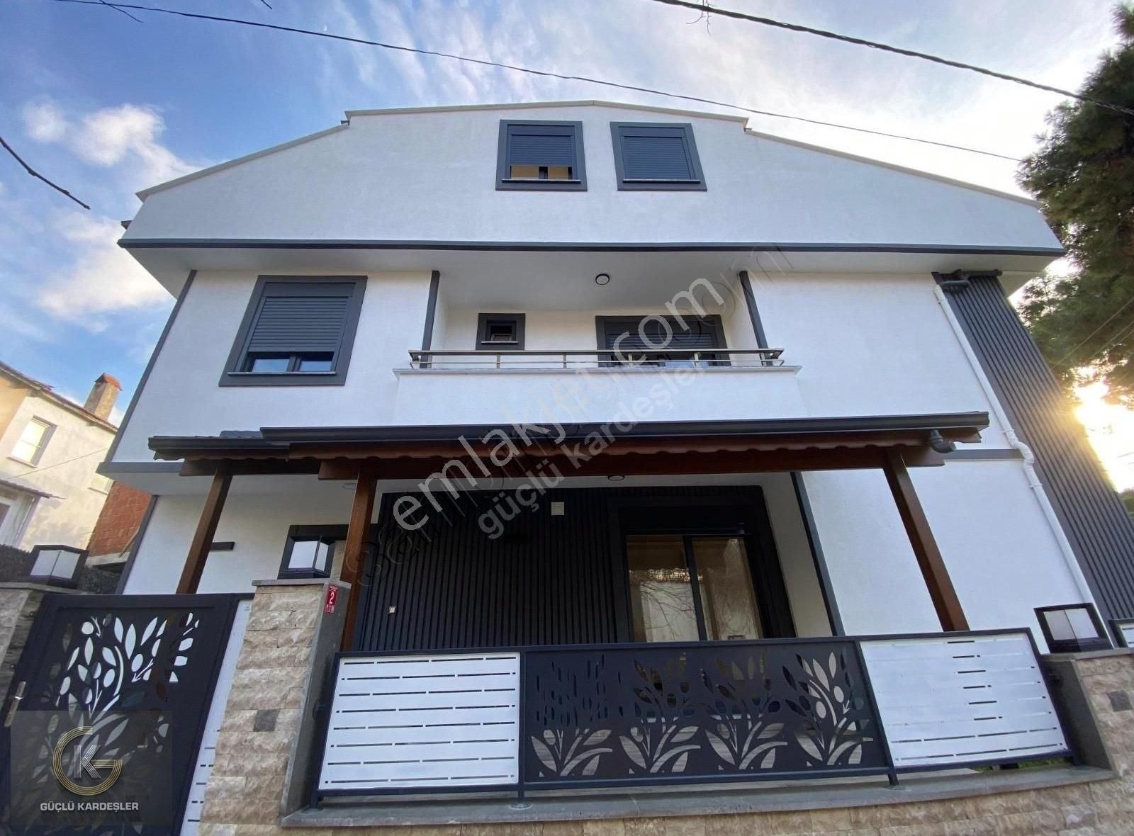 Güçlü Kardeşlerden Narlı Bölgesinde 4+1 Lüks Villa