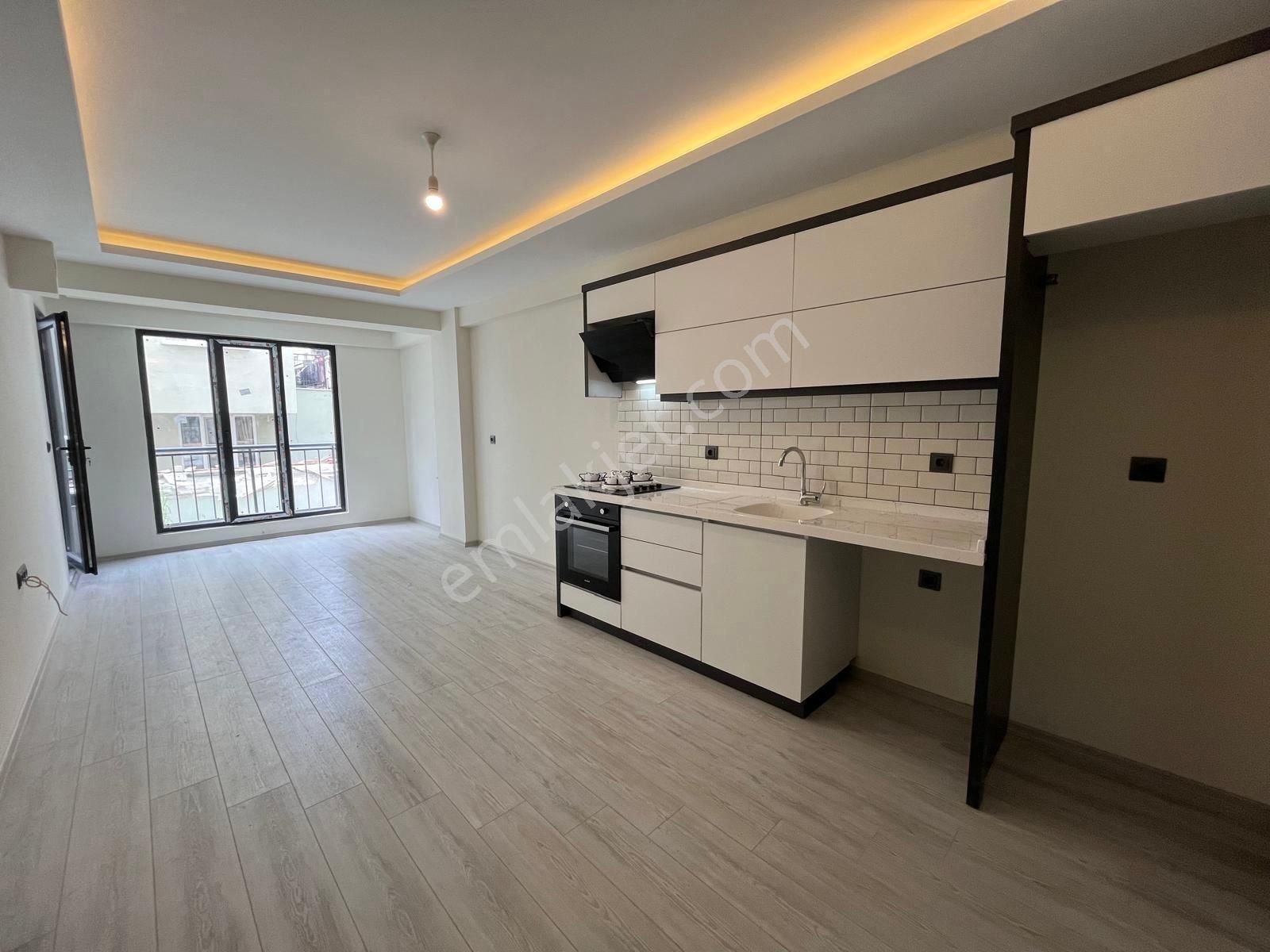 ꧁ay Emlak'tan꧂akçay Merkezde Denize Sadece 300 Metre Kapalı Balkonlu Satılık 1+1 Geniş Lüks Daire