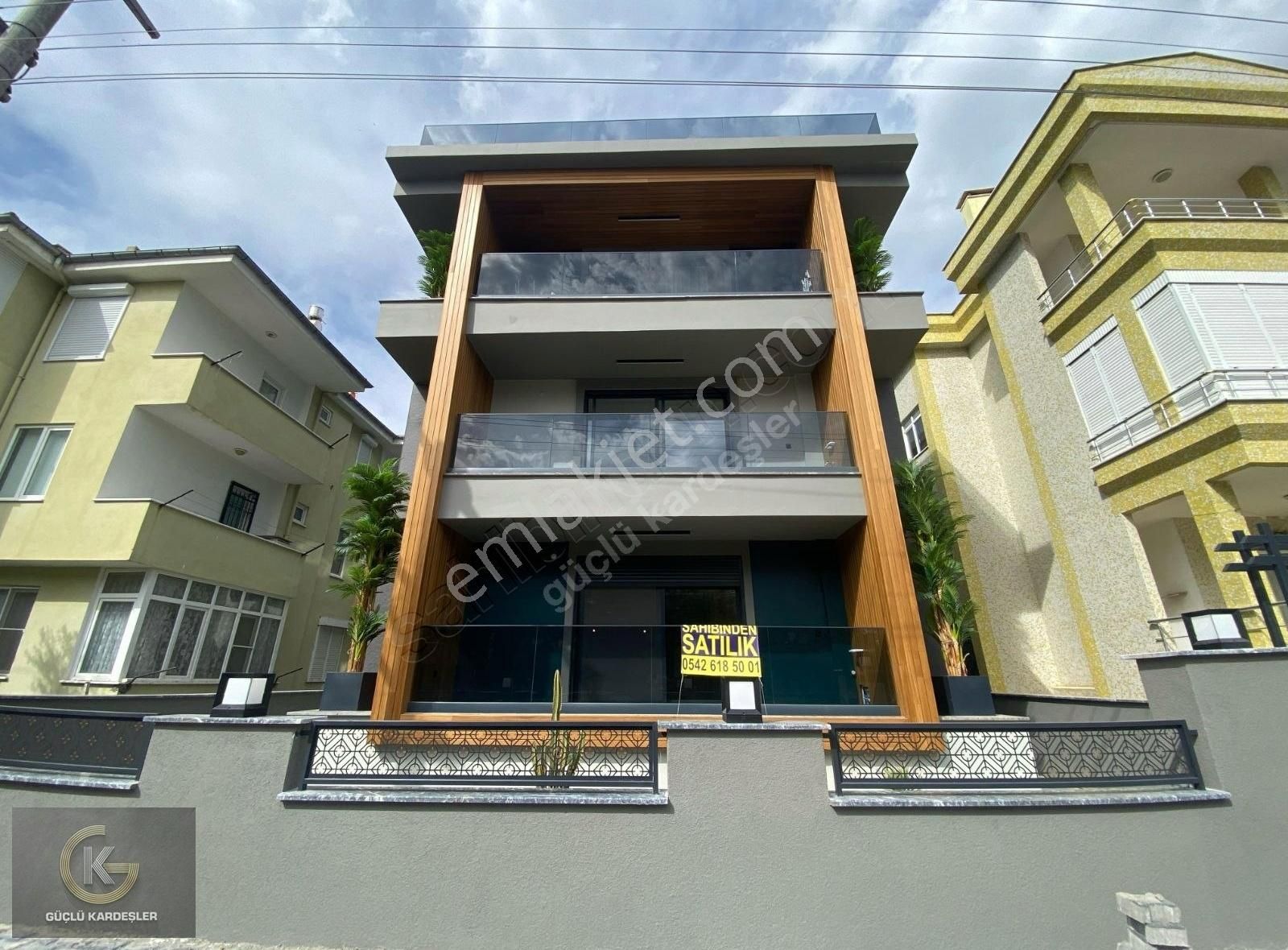 Güçlü Kardeşlerden Altınoluk Merkezde Lüks 1+1 Daire