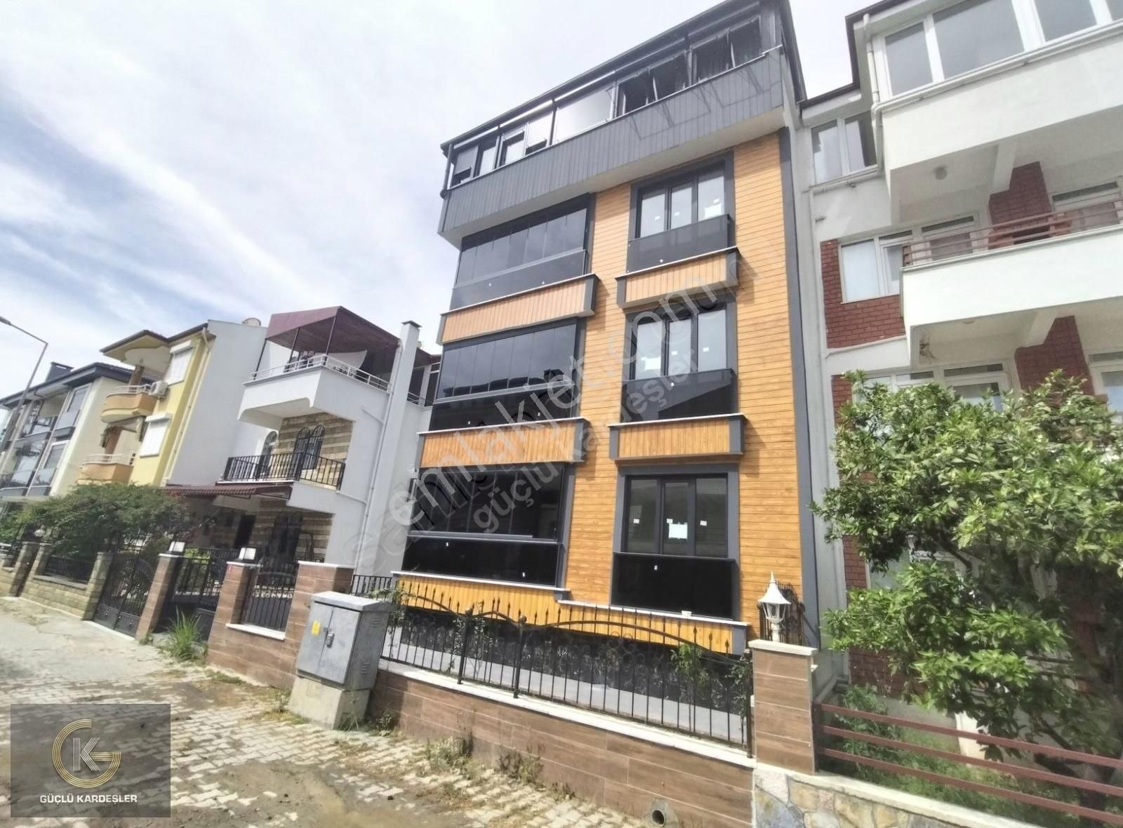 Güçlü Kardeşlerden Altınoluk Yolun Altı Lüks 2+1 Daire