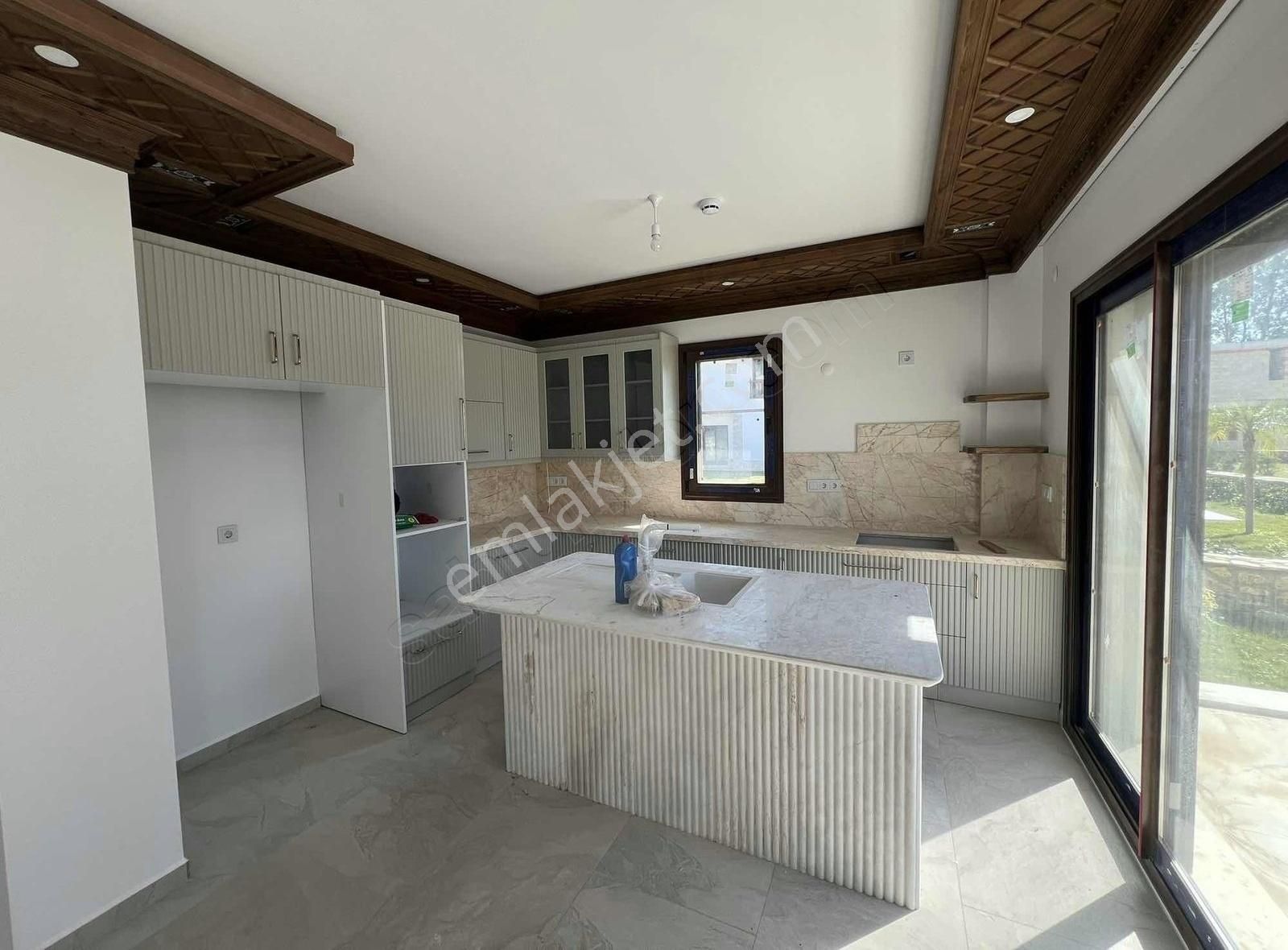 Akyaka-gökova'da Müstakil 750 M2.arsa İçersinde Havuzlu Villa