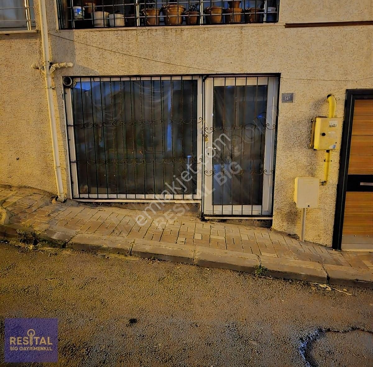 Mudanya Merkez De Satılık 27 M2 Dükkan Resital Big 'de