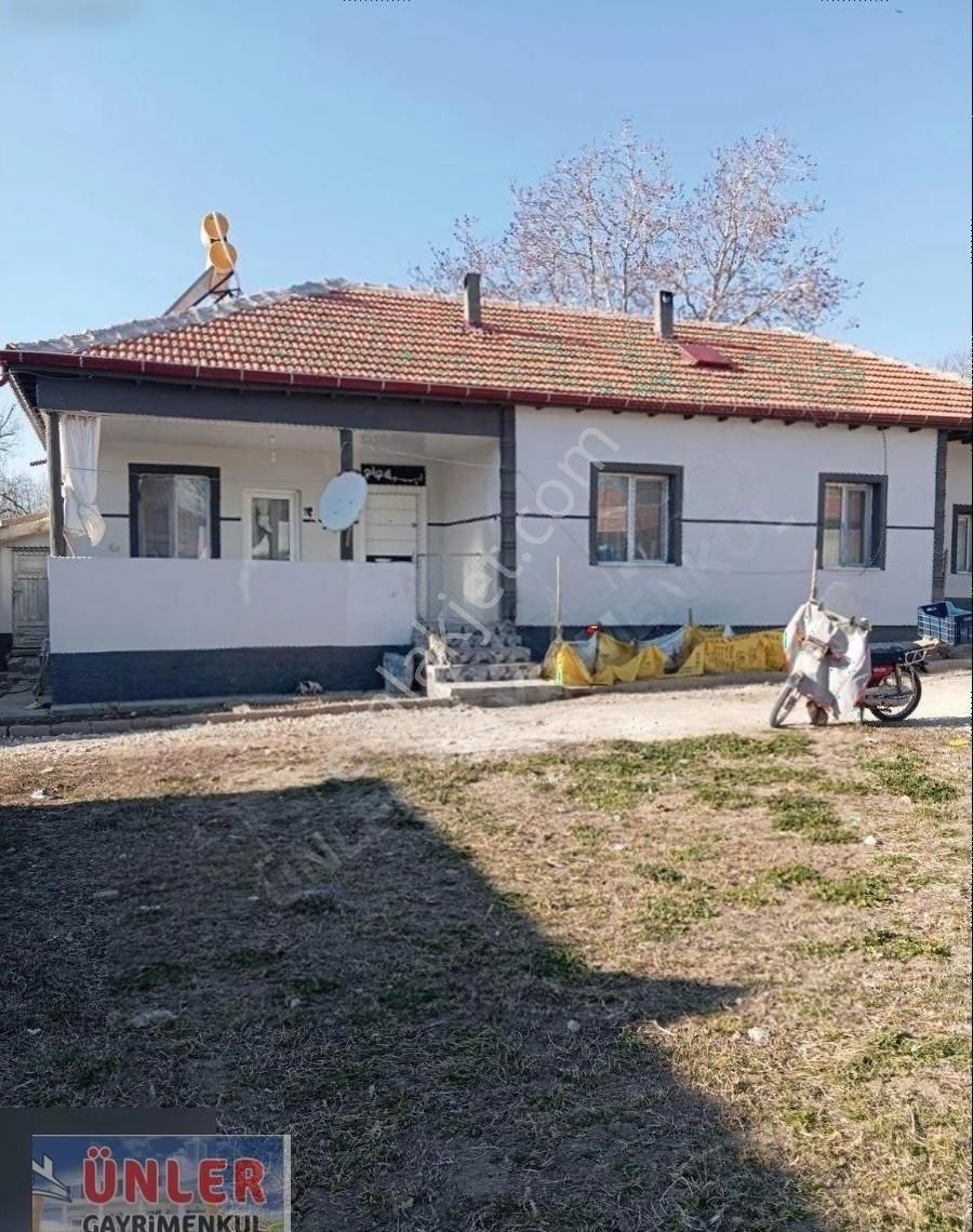 Halkapınar Lisesi Yanında Müstakil Evli Ahırlı Bahçeli Çiftlik