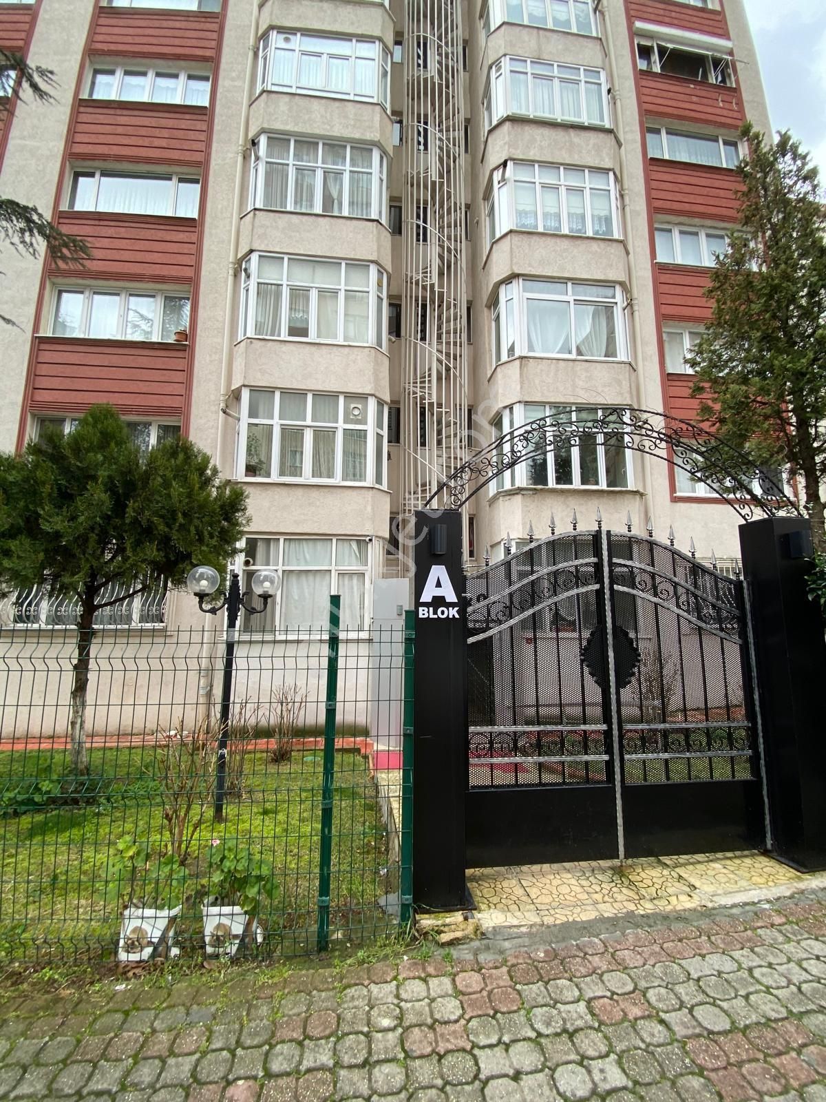 Barış Mahallesi'nde Kiralık 3+1 Giriş Kat Balkonlu