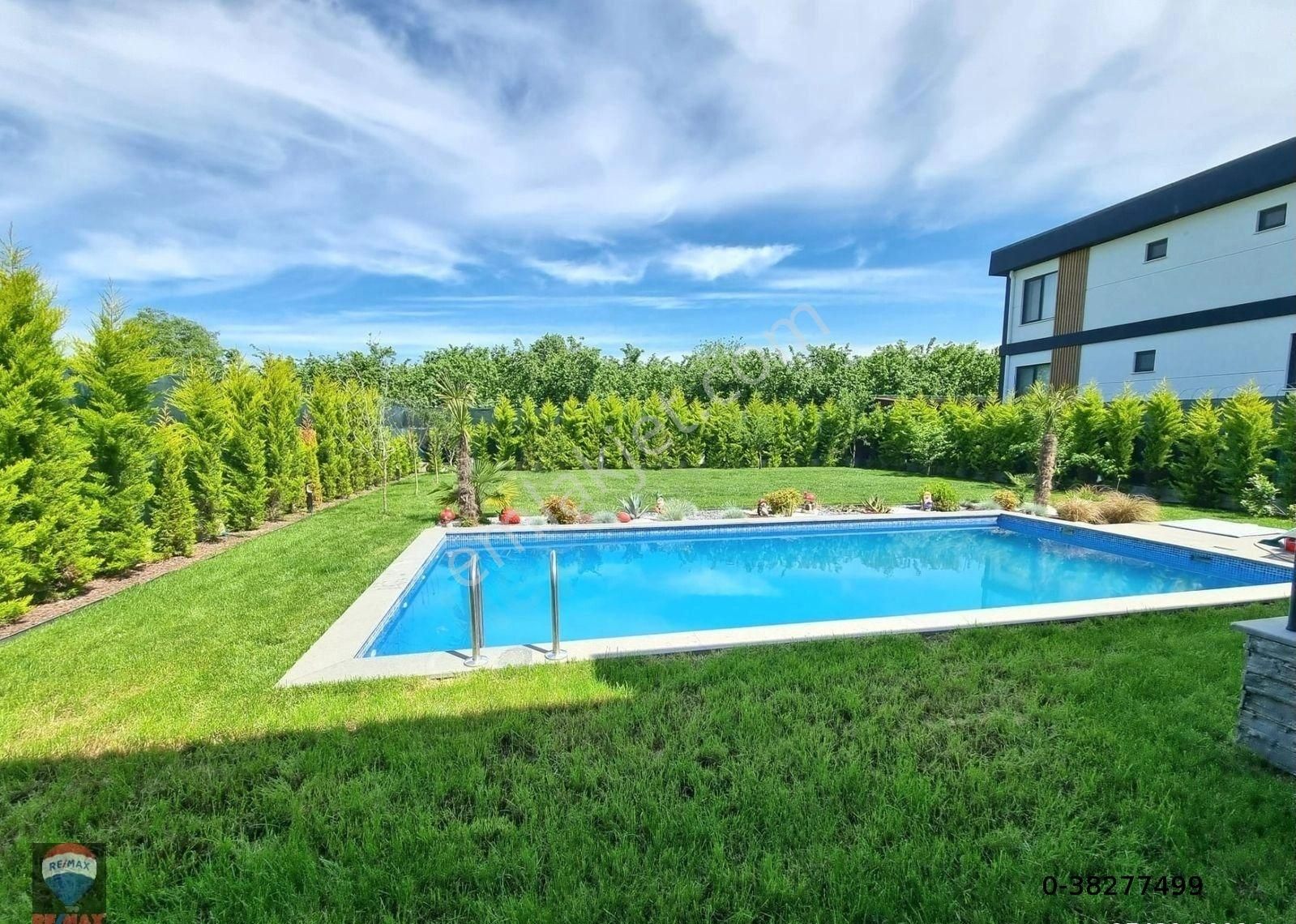 Düzce Merkezde Fırsat Havuzlu Bahçeli 4+1 Lux Villa