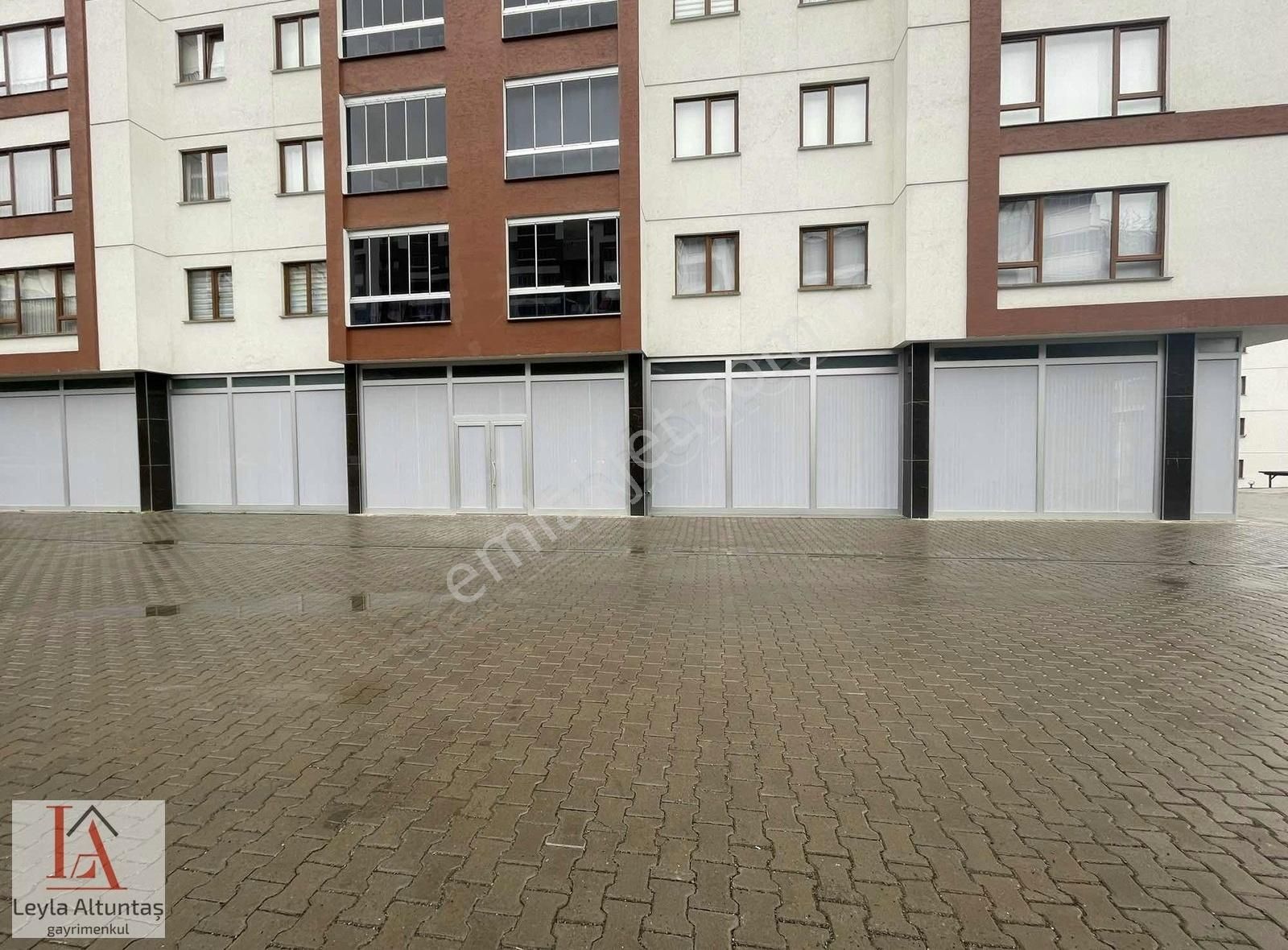 Cadde Üzeri 2 Katlı 640 M2 Satılık İşyeri.