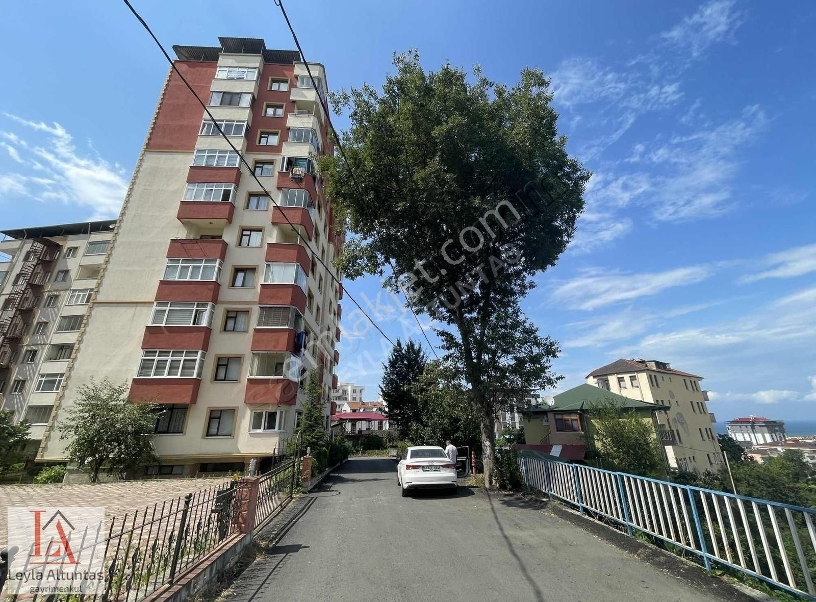 Karşıyaka Merkezde 2 Ayrı Girişli 5+2 Satılık Dubleks Daire