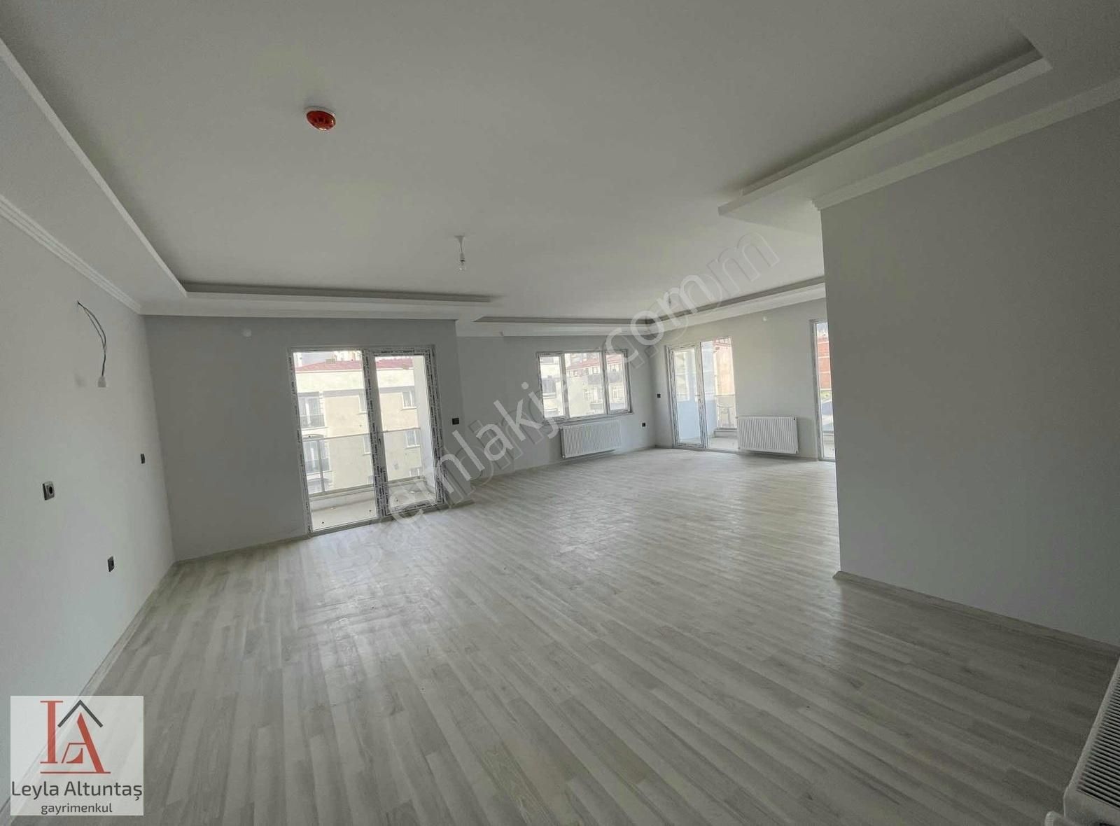 Kaşüstü Merkezde Satılık 155 M2 Ofis/ Konut - Görsel 32