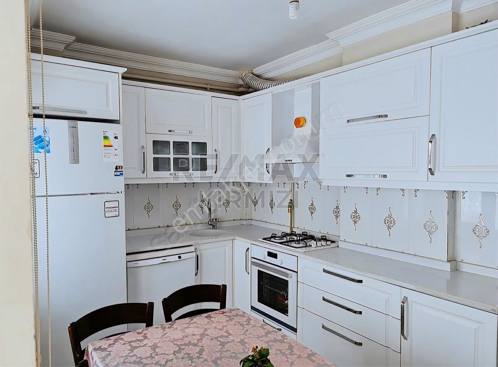 Re/max Kırmızı'dan Terminal Cad. Satılık 3+1 Daire