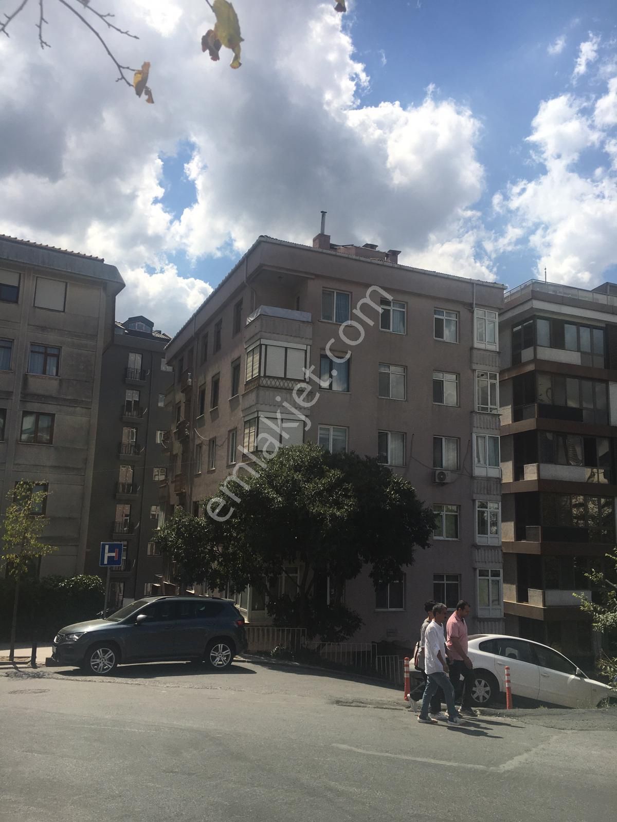 Aile Binasında, Nezih Bir Semtte Satılık 3+1 Daire.