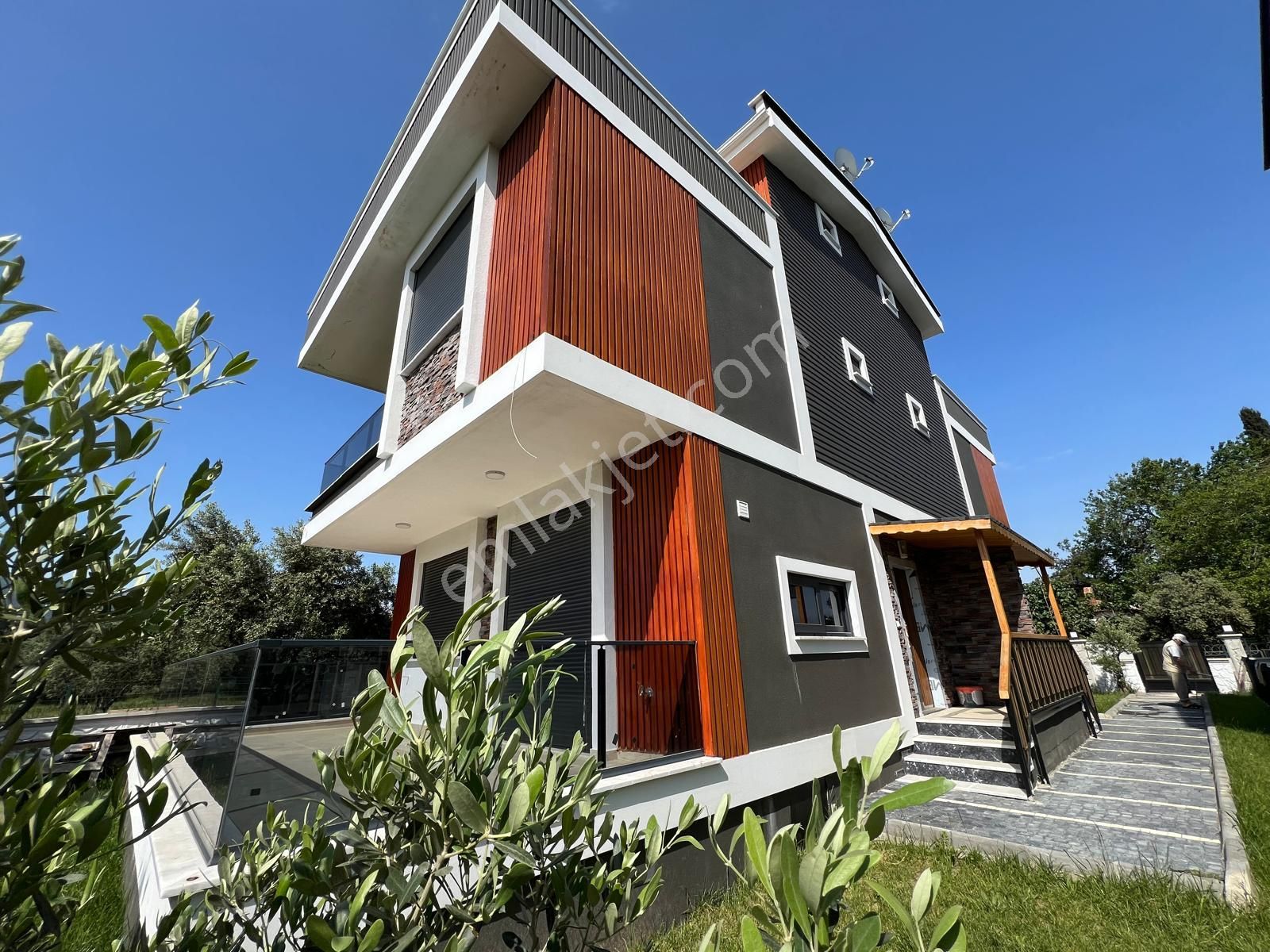 Aras Emlaktan Akçayda Denize 250 Metre 4+1 Villa