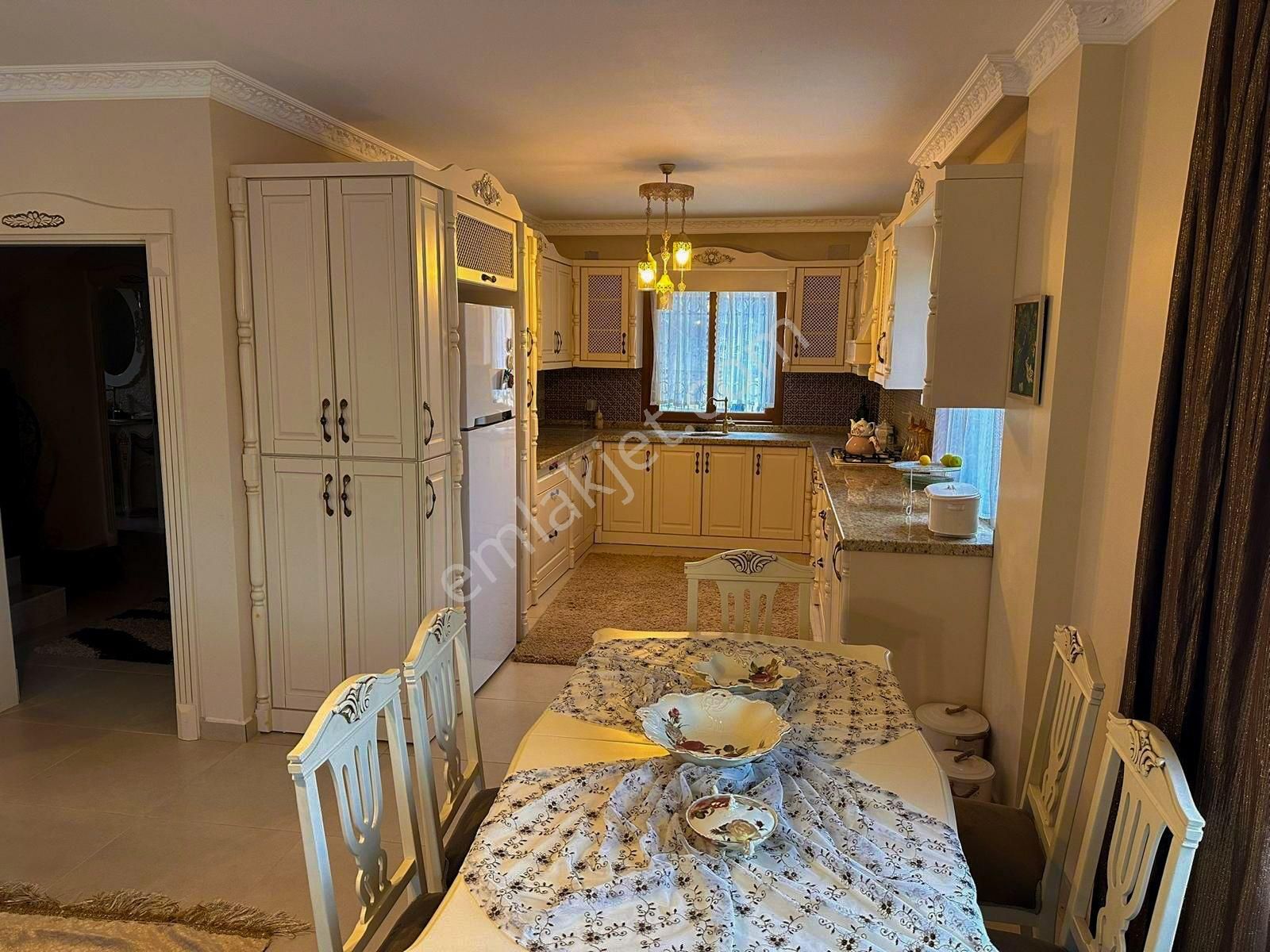 P A Z A R L I Ğ A Ve Takasa Açık Esyalari İle Satılık Villa