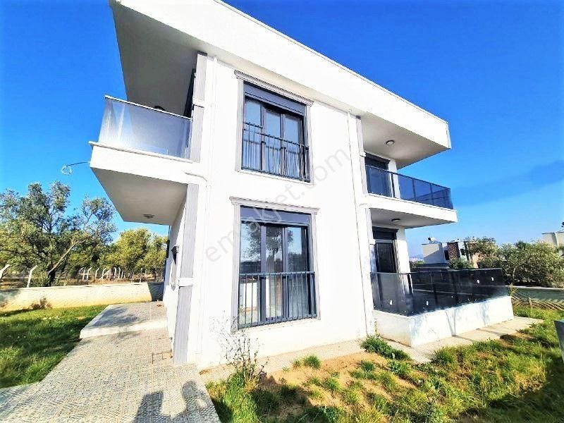 Aygül'den Gömeç Karaağaç Artur'da Tam Bağımsız Ayrı Mutfak Ebeveyn Banyolu Teraslı 3+1 Satılık Villa