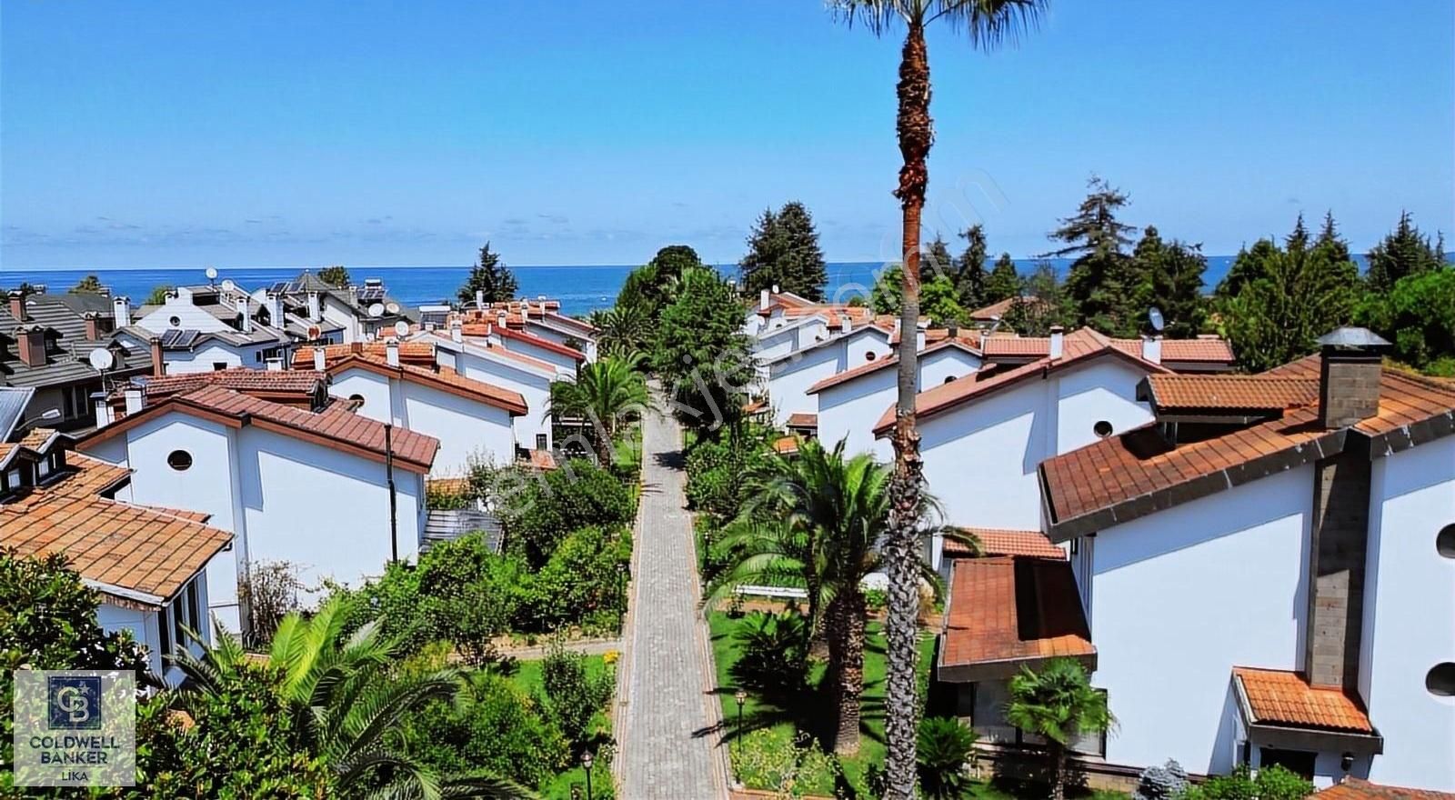 Acil Satılık Villa! Denize Sıfır - Havuzlu Site İçerisinde
