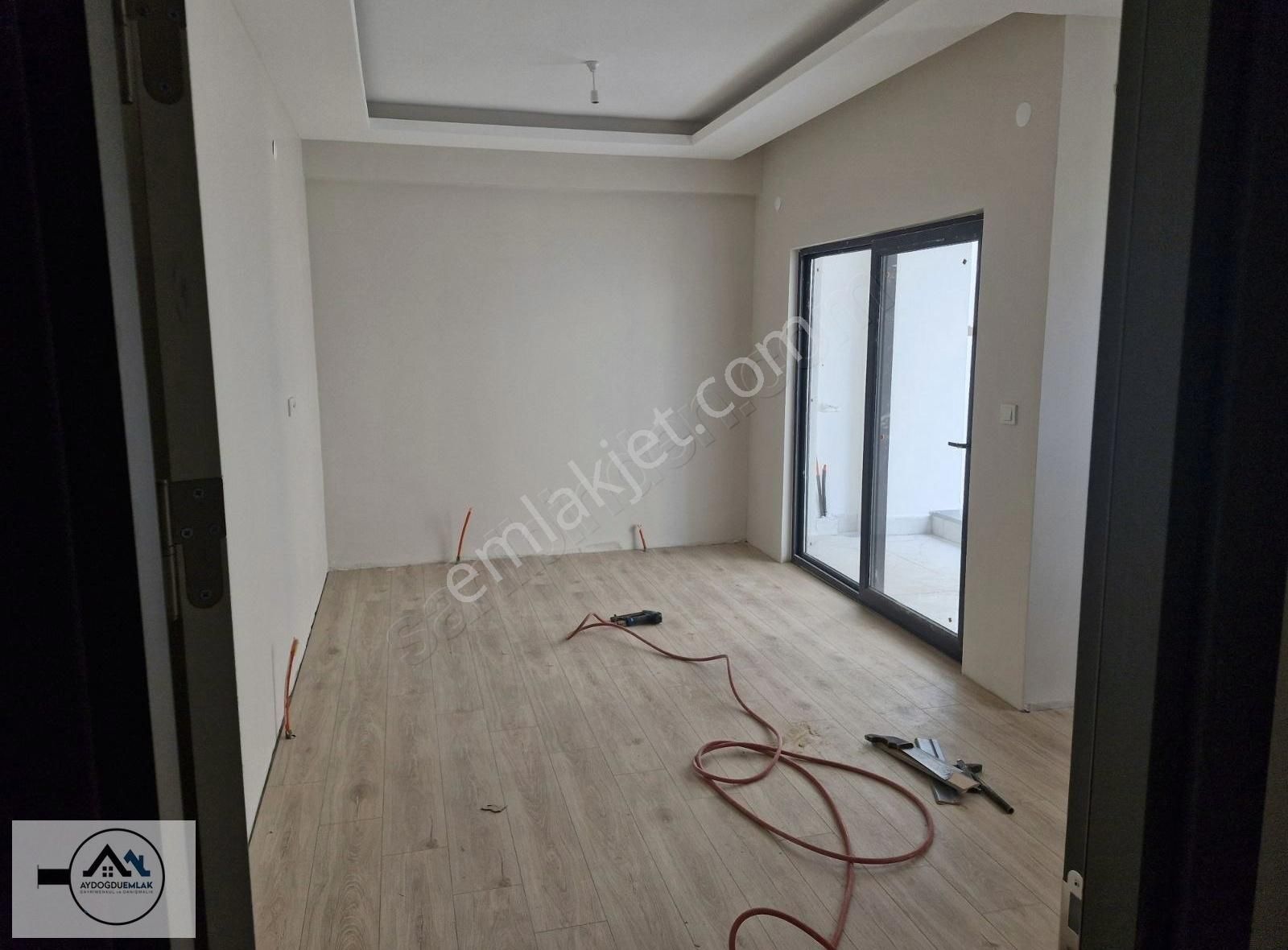 Aydoğdu'dan M.akif Ersoy Cad Üzeri 1+1 3 Kat Asansörlü Balkonlu.