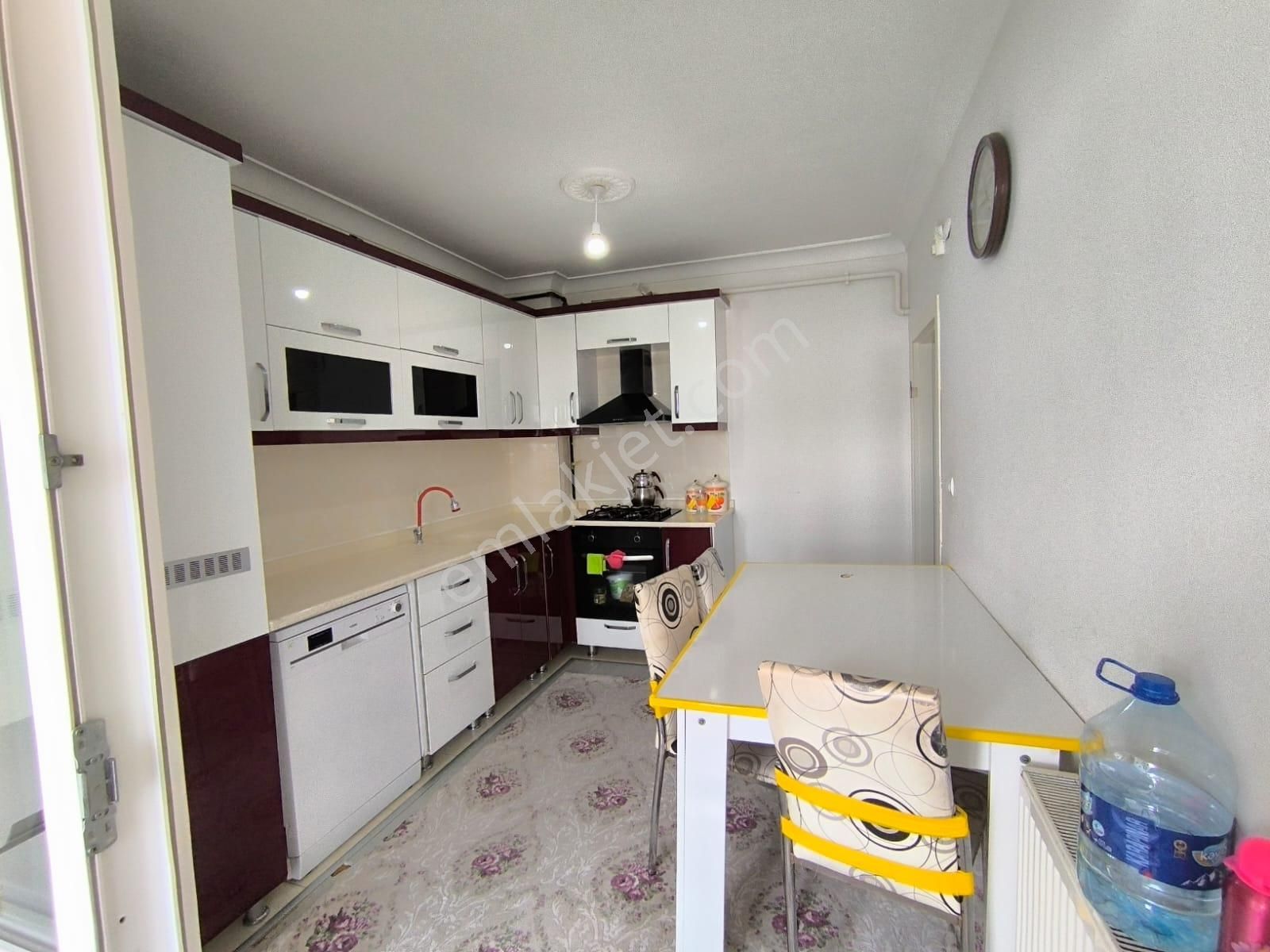 Yılmaz Gayrımenkulden Satılık 3+1 Asansorlu Genıs Köşe Başı Masrafsız Daire