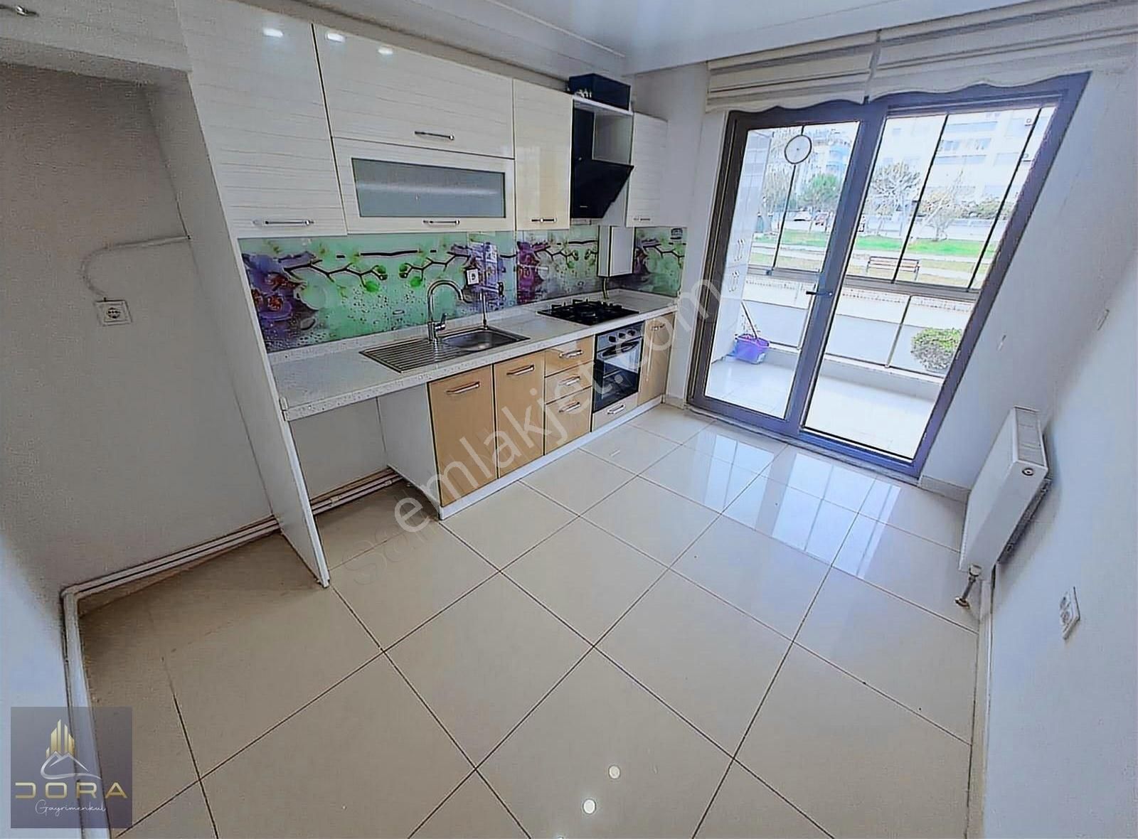 Doradan Havuzlu Site İçinde Cam Balkonlu 120m2 2+1 Daire