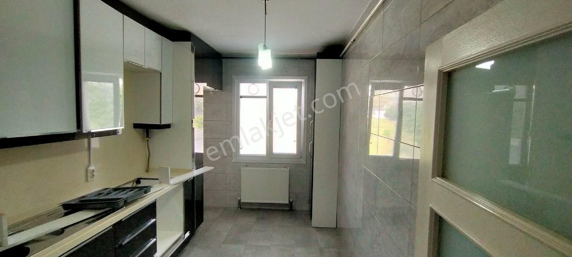 Sancaktepe Kiralık 2+1 90m² 1.kat Doğalgazlı
