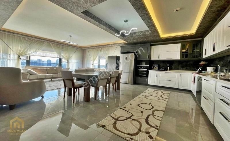 Ovacık'ta 45m2 Mutfaklı Bostanstar Sitesinde 4+1 200m2 Daire