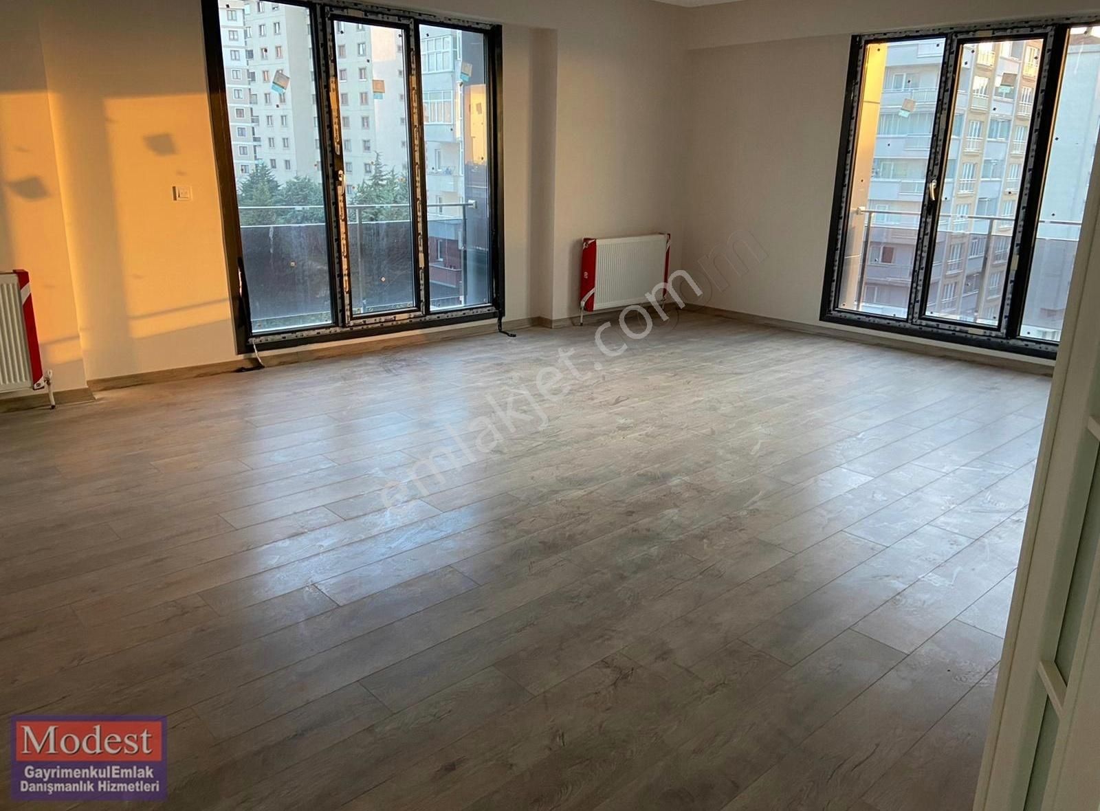 Uğurmumcu Merkezde Satılık 190m2 Daire
