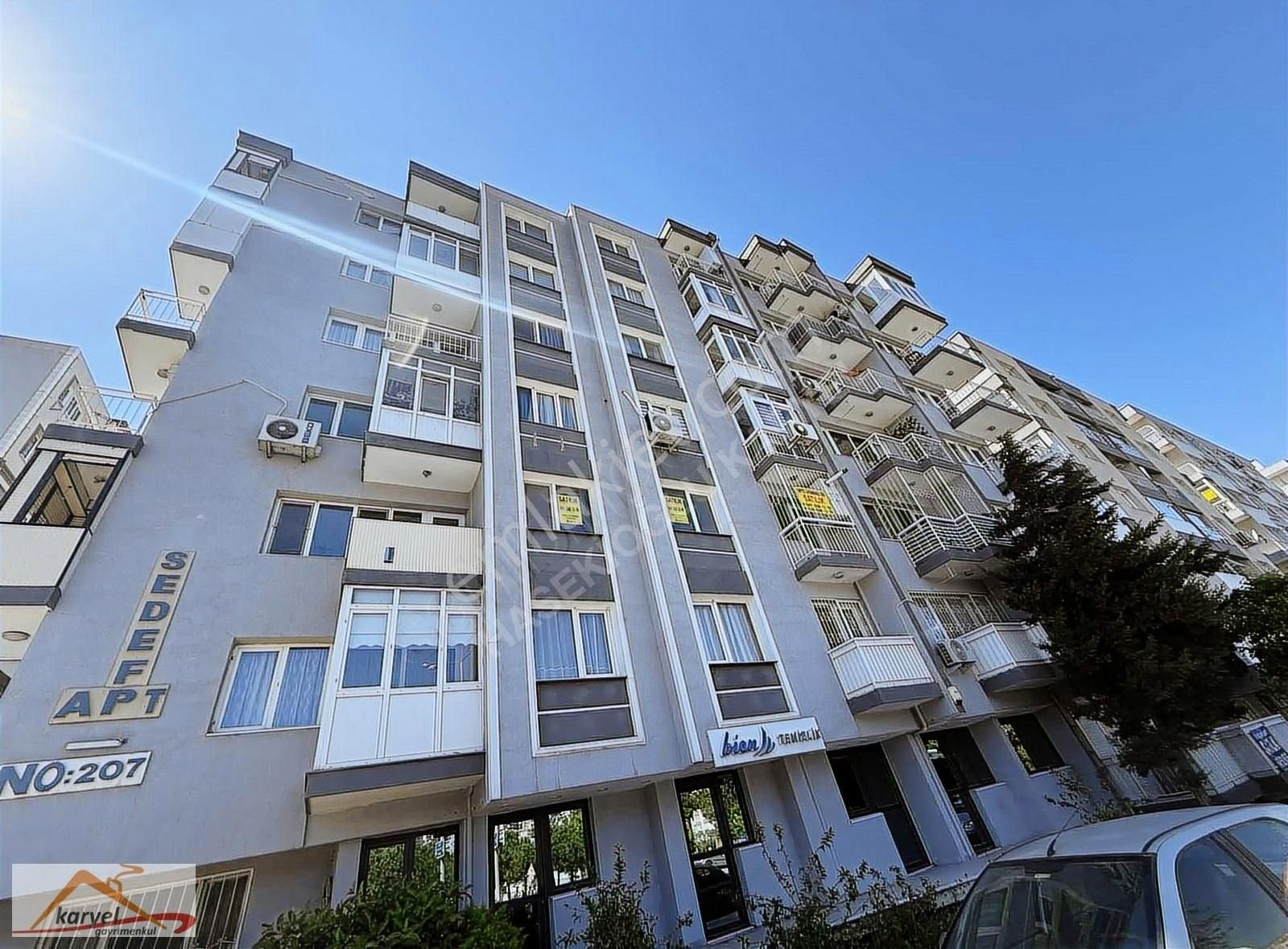 Cadde Cepheli Ara Kat Çift Balkonlu ,ster Otur İster Kirala